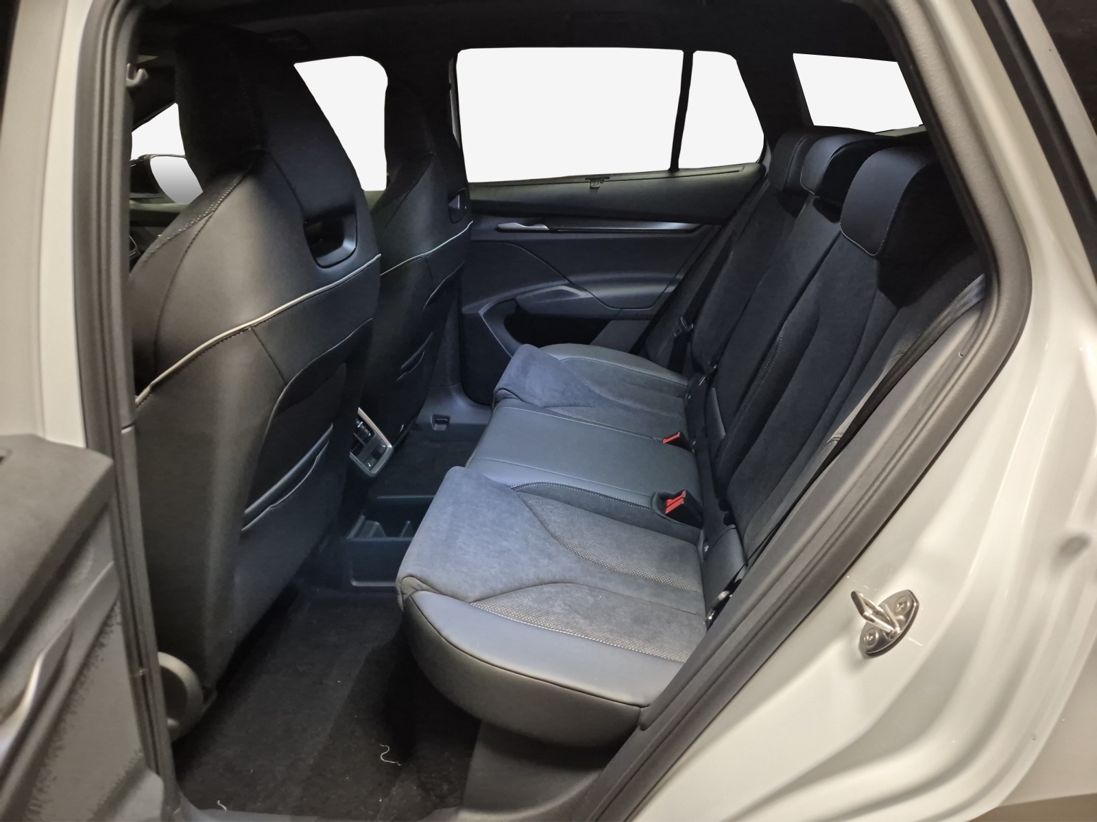 SKODA Enyaq 85x Sportline 4x4-image-11