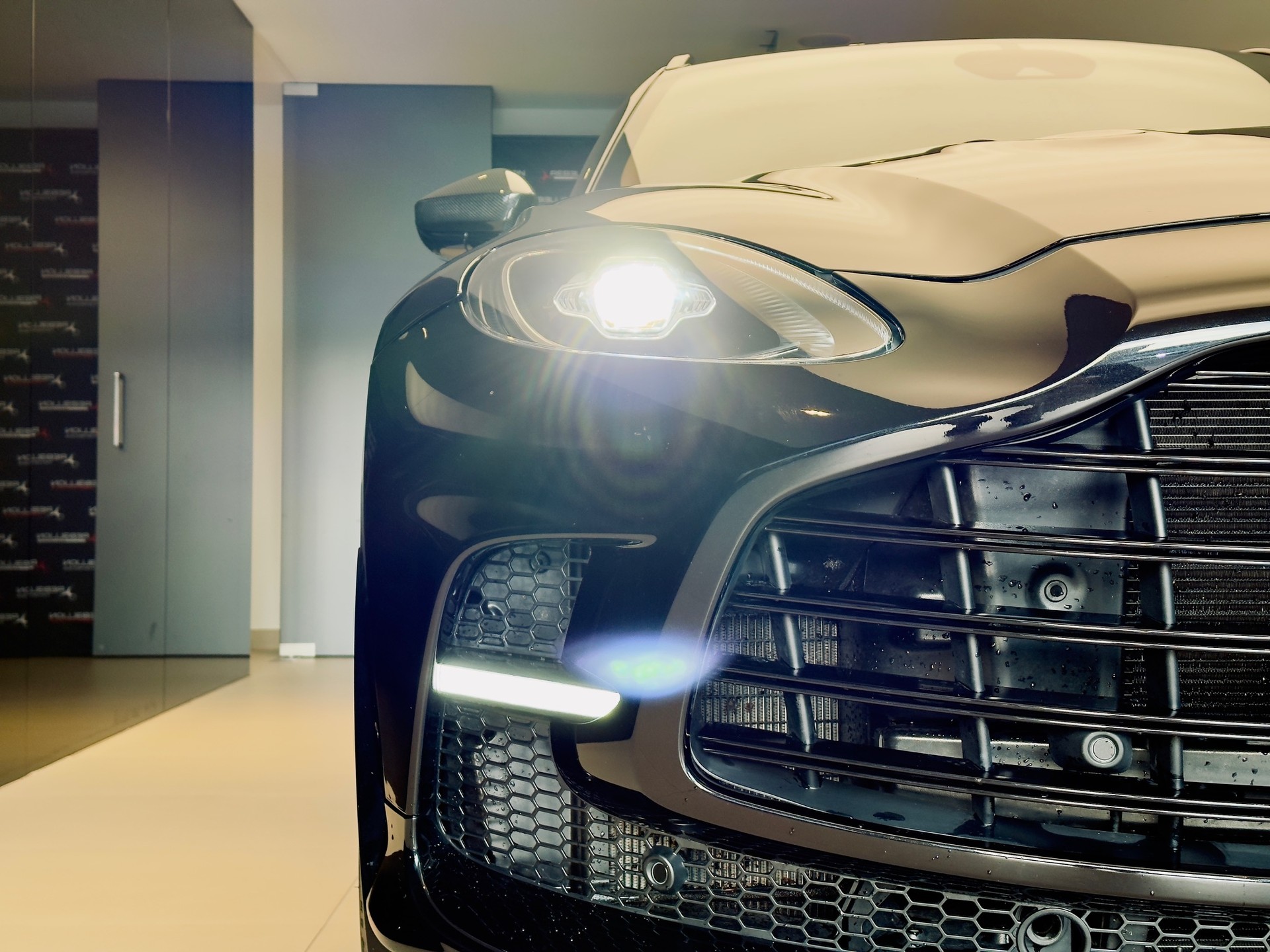 ASTON MARTIN 707 4.0 V8 Bi-Turbo-image-4