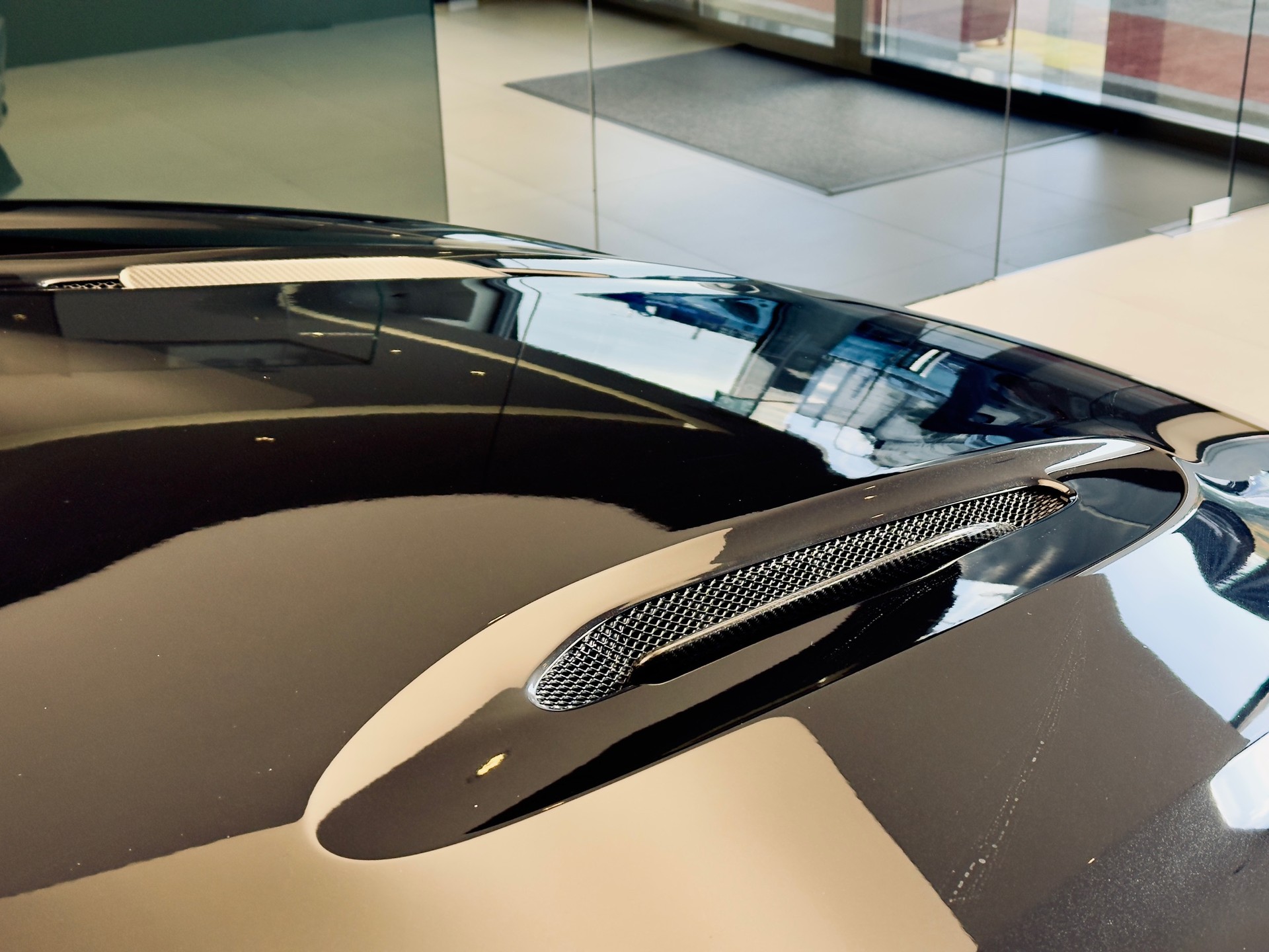 ASTON MARTIN 707 4.0 V8 Bi-Turbo-showroom-element-3