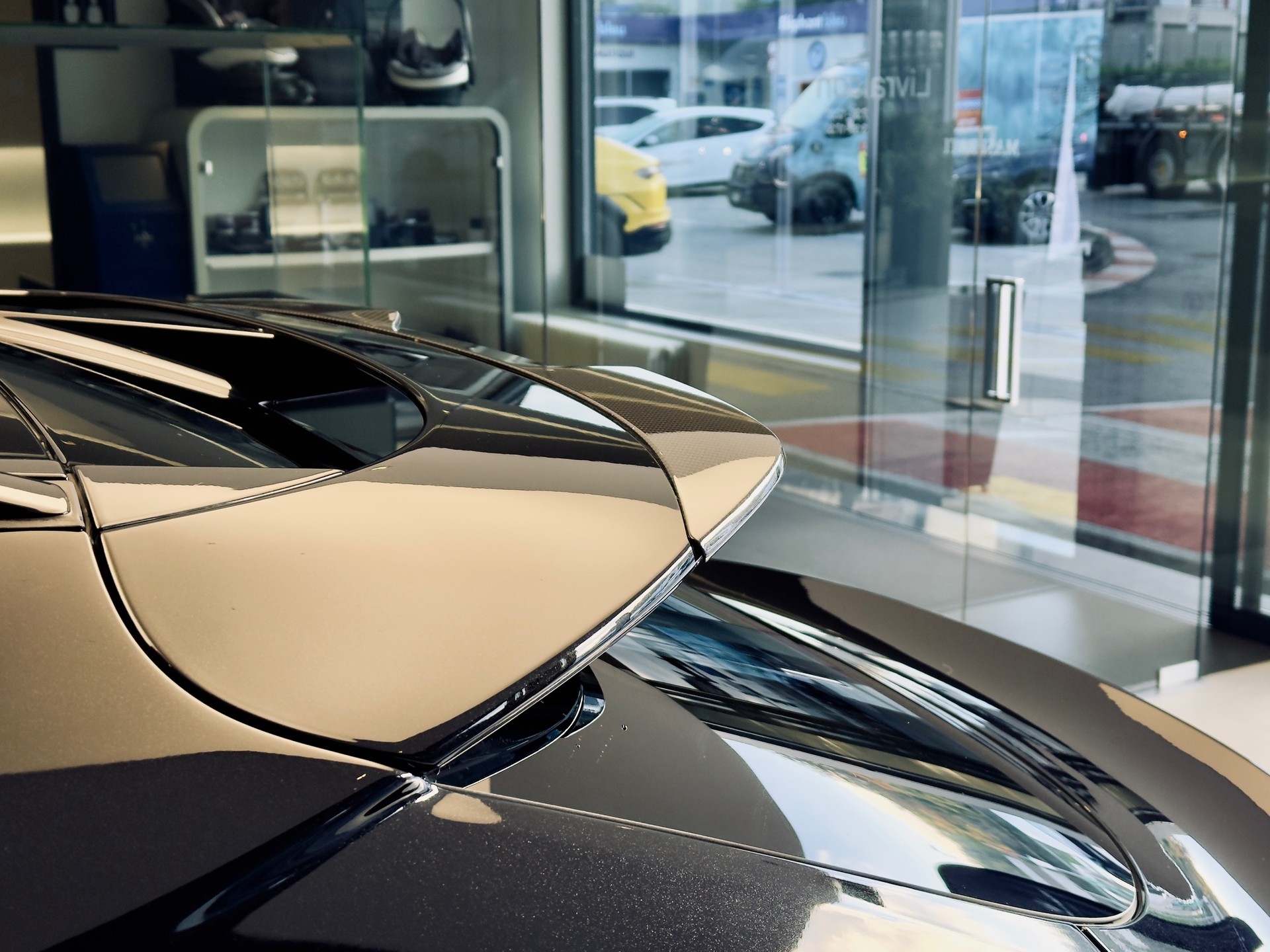 ASTON MARTIN 707 4.0 V8 Bi-Turbo-image-13