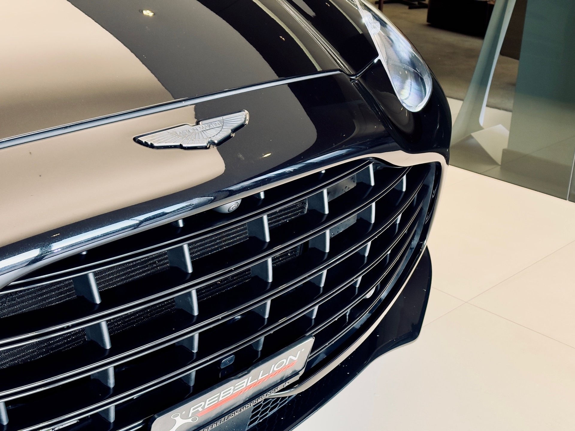 ASTON MARTIN 707 4.0 V8 Bi-Turbo-showroom-element-2