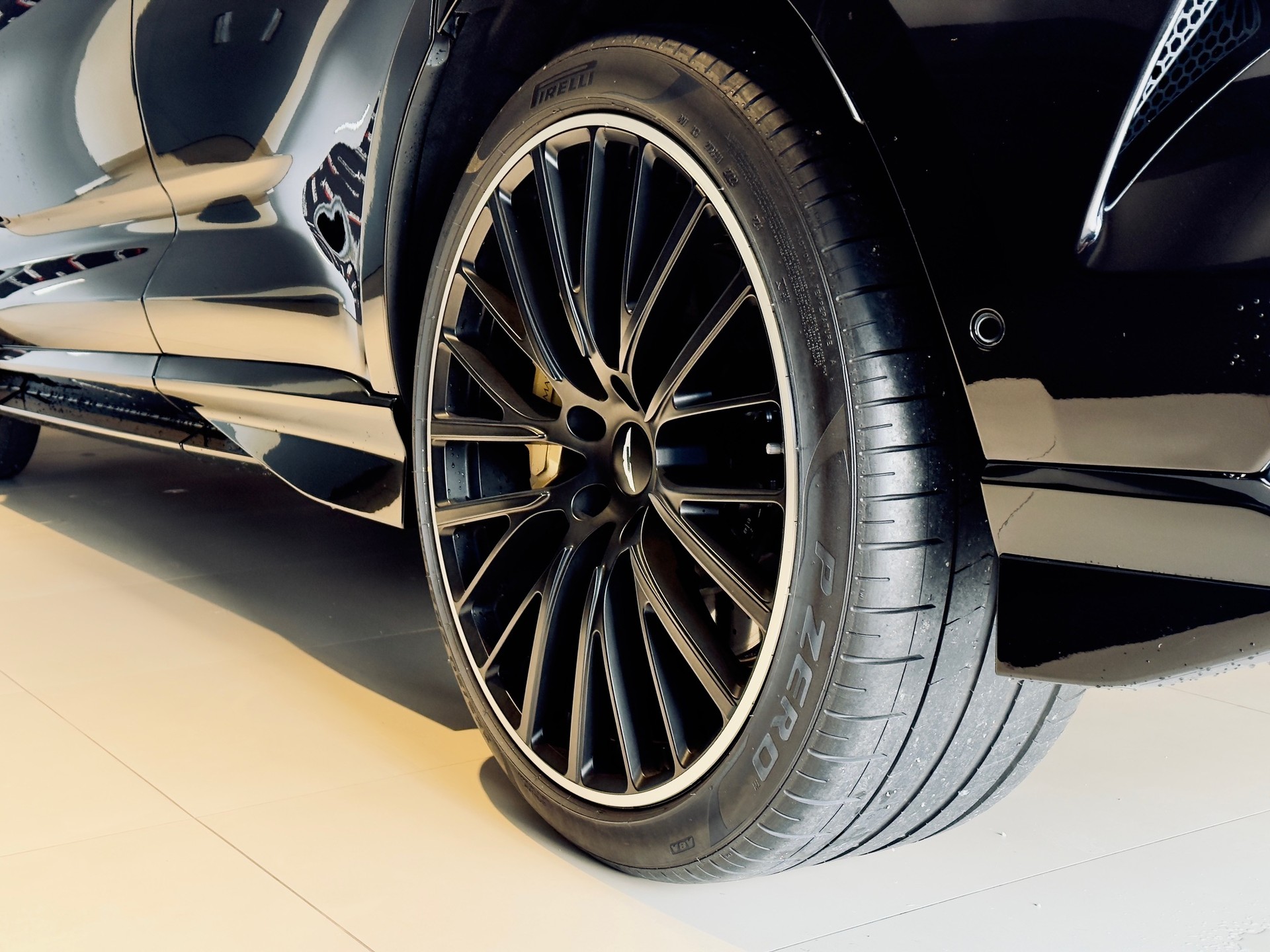 ASTON MARTIN 707 4.0 V8 Bi-Turbo-image-15