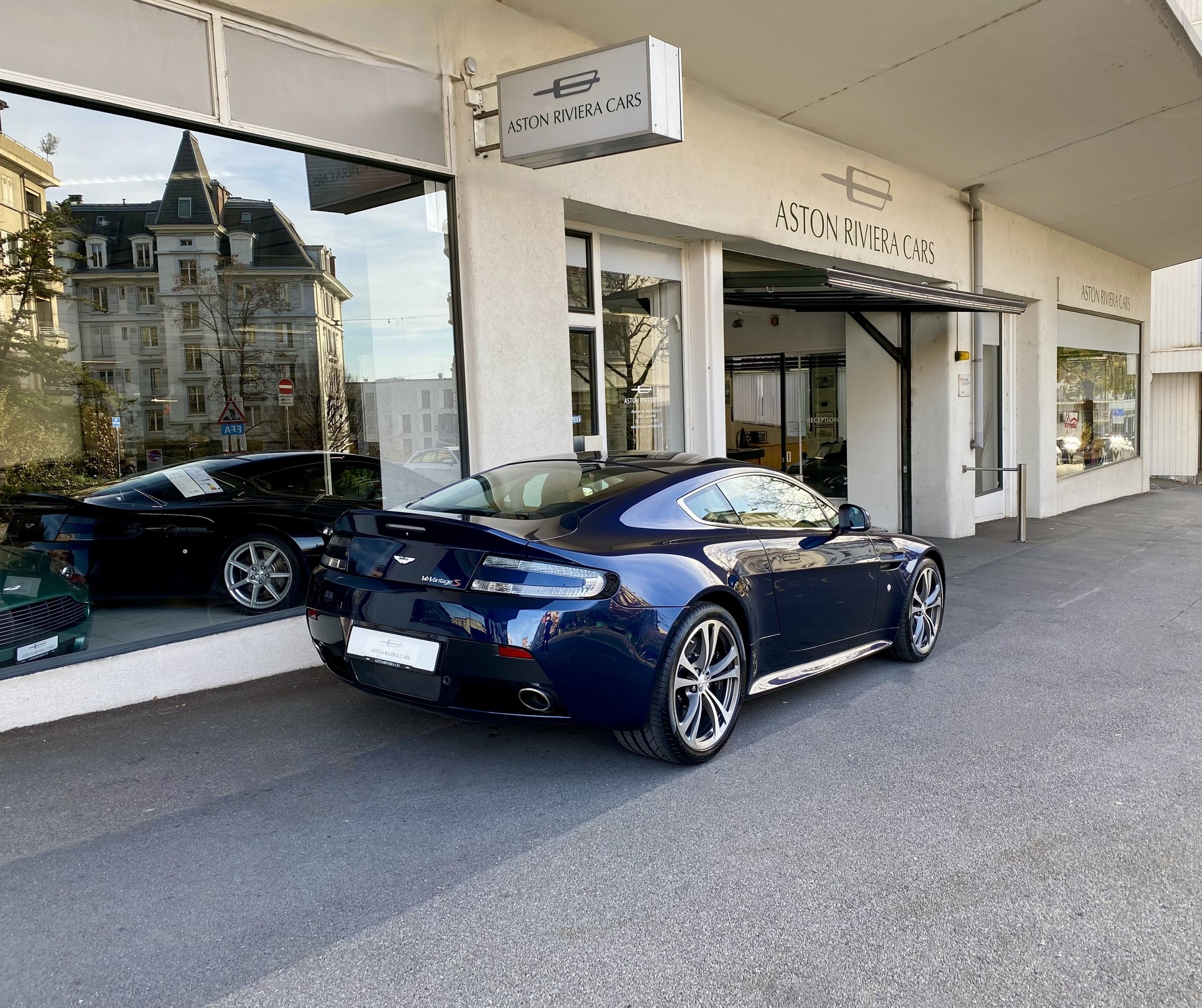 ASTON MARTIN V12 Vantage 5.9 S Sportshift-image-4