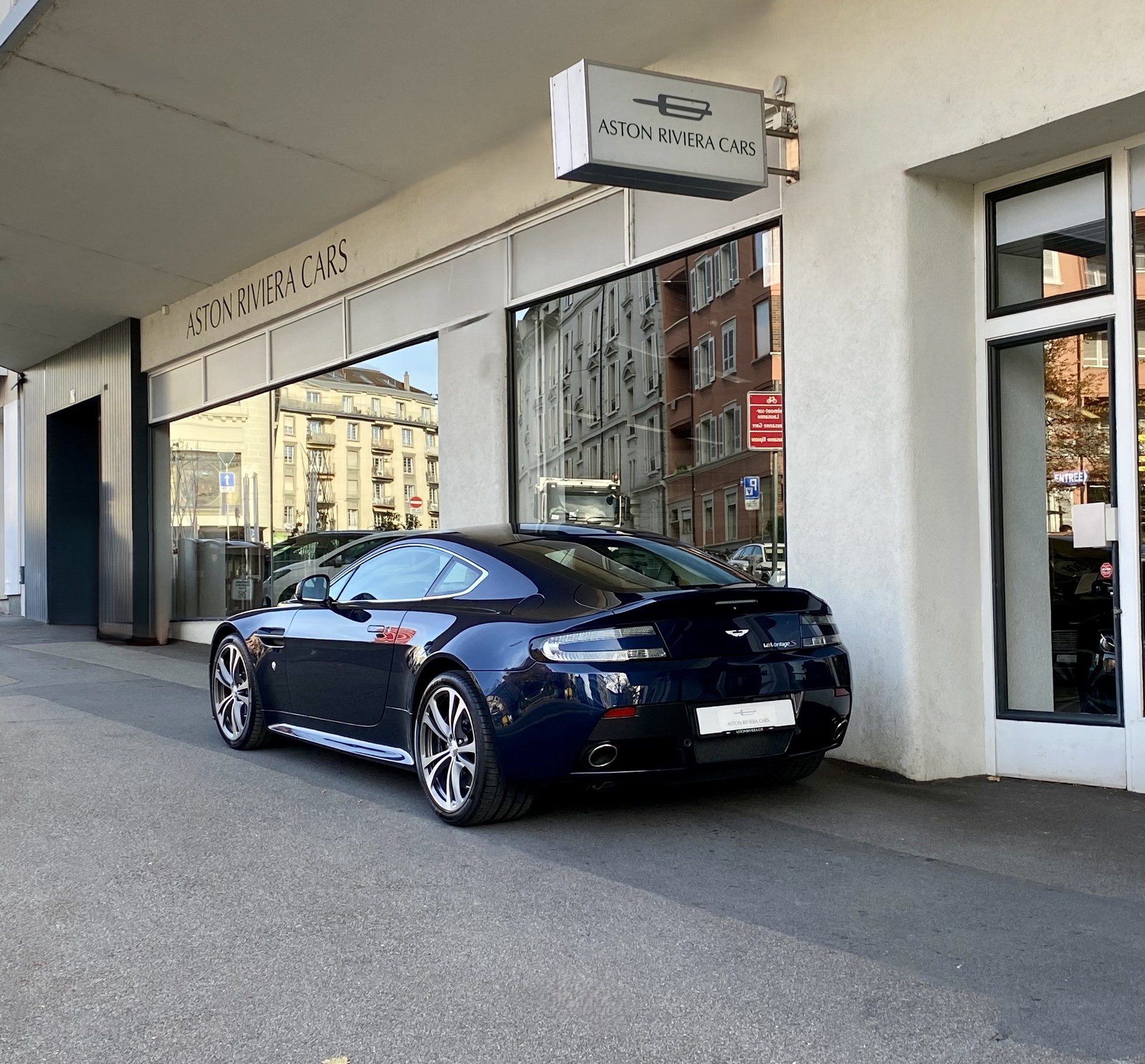 ASTON MARTIN V12 Vantage 5.9 S Sportshift-image-1