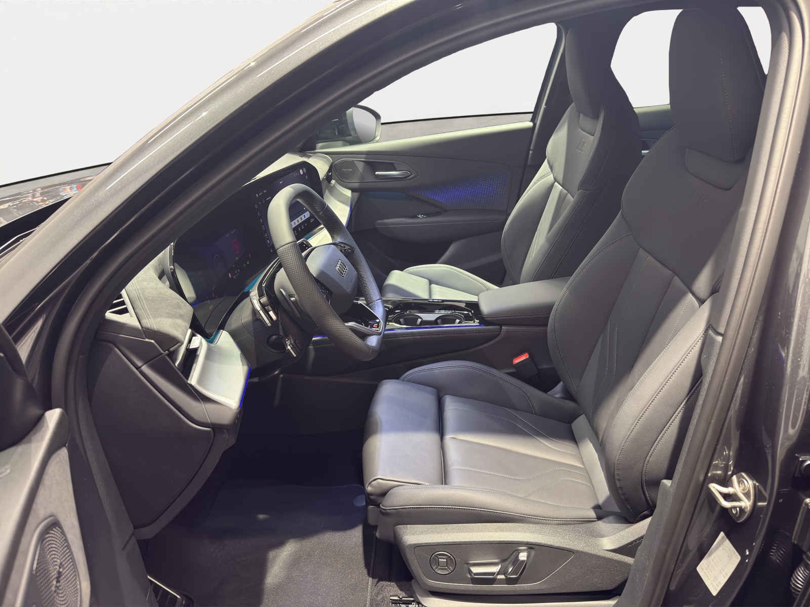 AUDI Q3 SUV TFSI quattro 195 kW S tronic-image-4