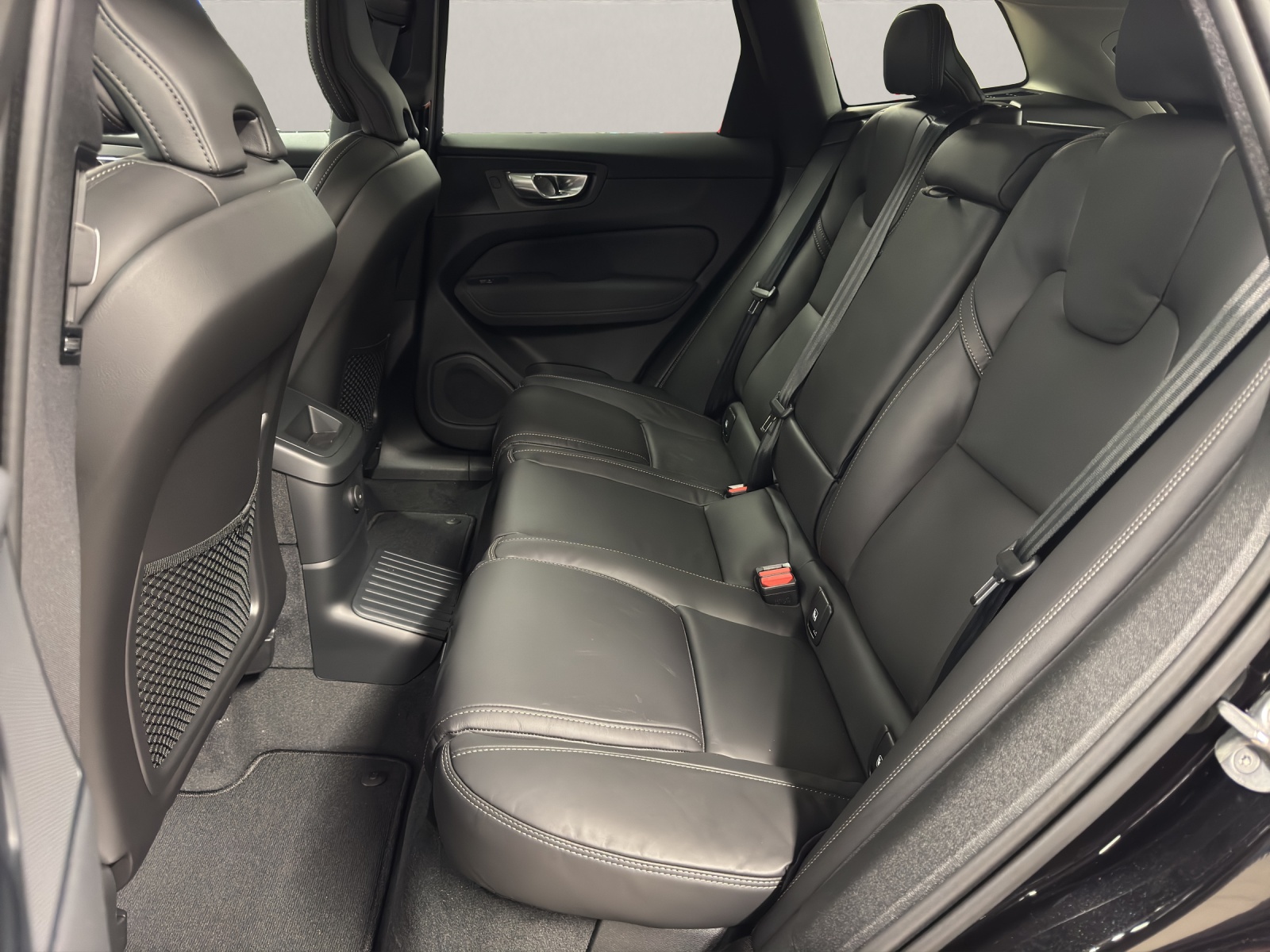 VOLVO XC60 2.0 T6 TE Ultra Dark eAWD-image-9