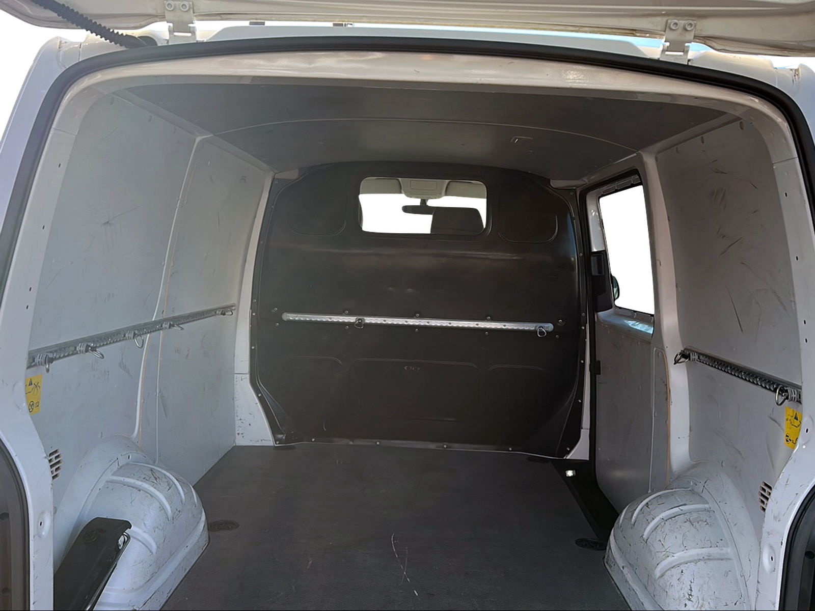VW T6.1 2.0 TDI Entry-image-4