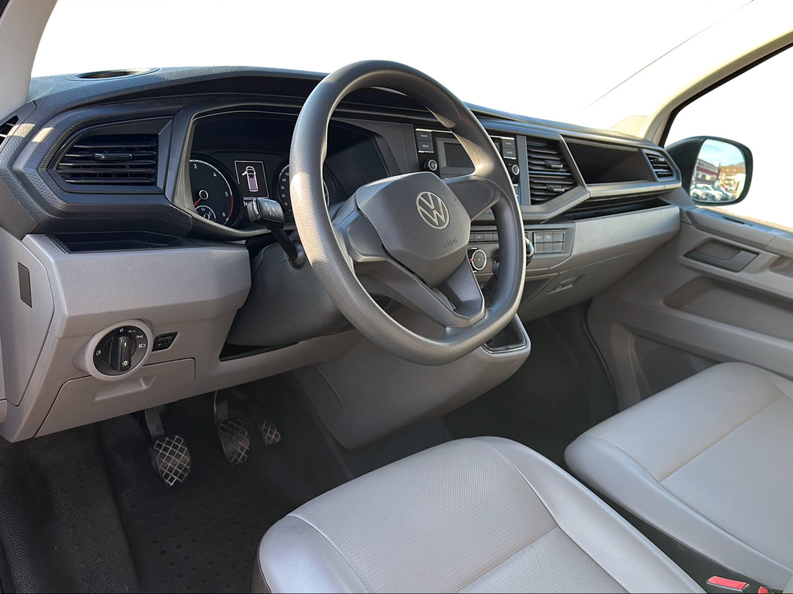 VW T6.1 2.0 TDI Entry-image-3