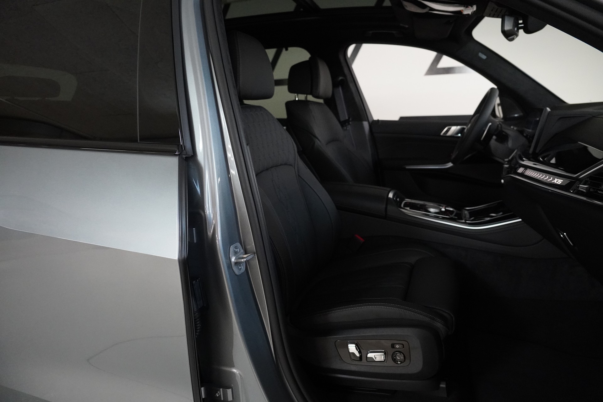 BMW X5 xDrive 48V 40d M Sport Pro Steptronic-image-14
