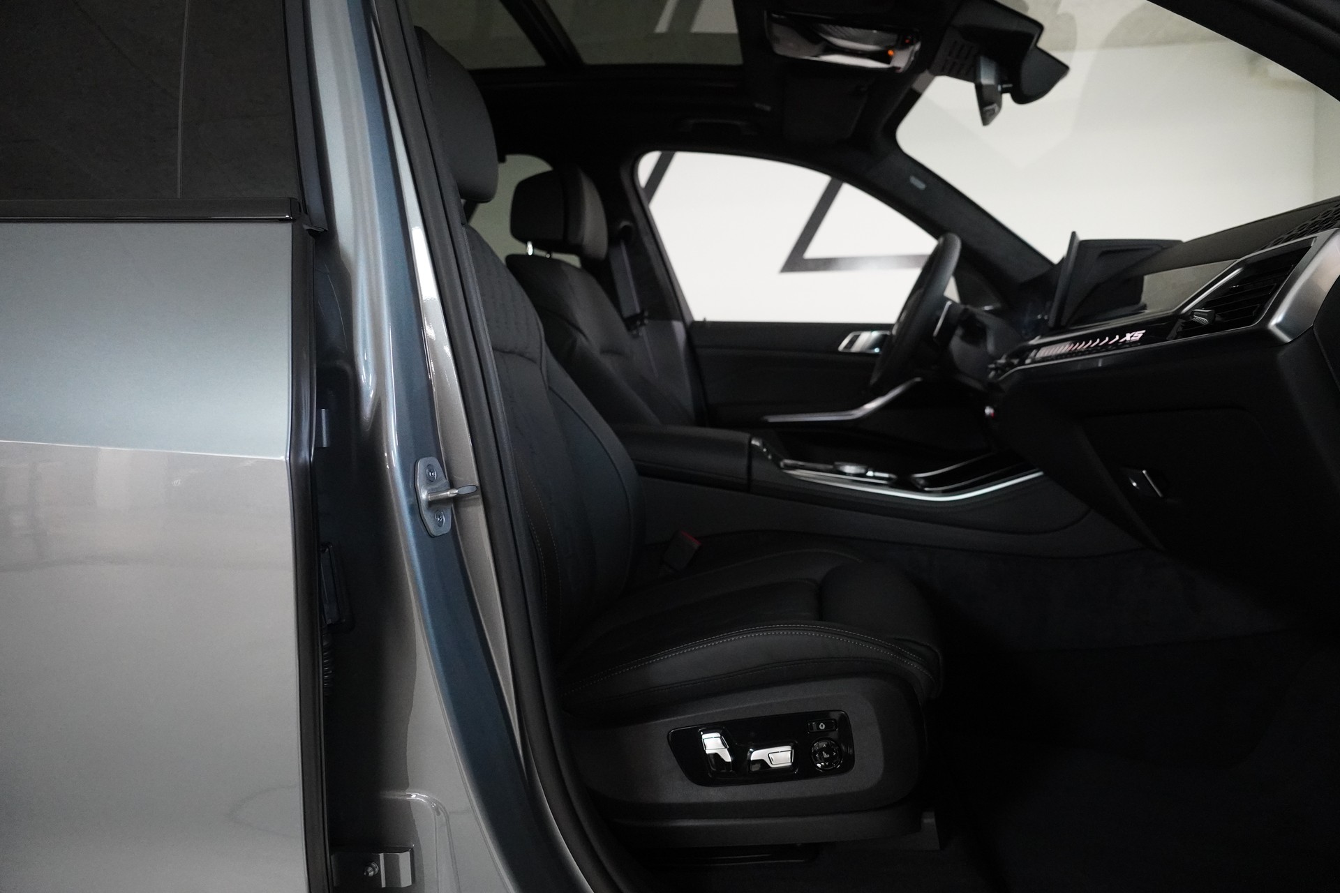 BMW X5 xDrive 48V 40d M Sport Pro Steptronic-image-13