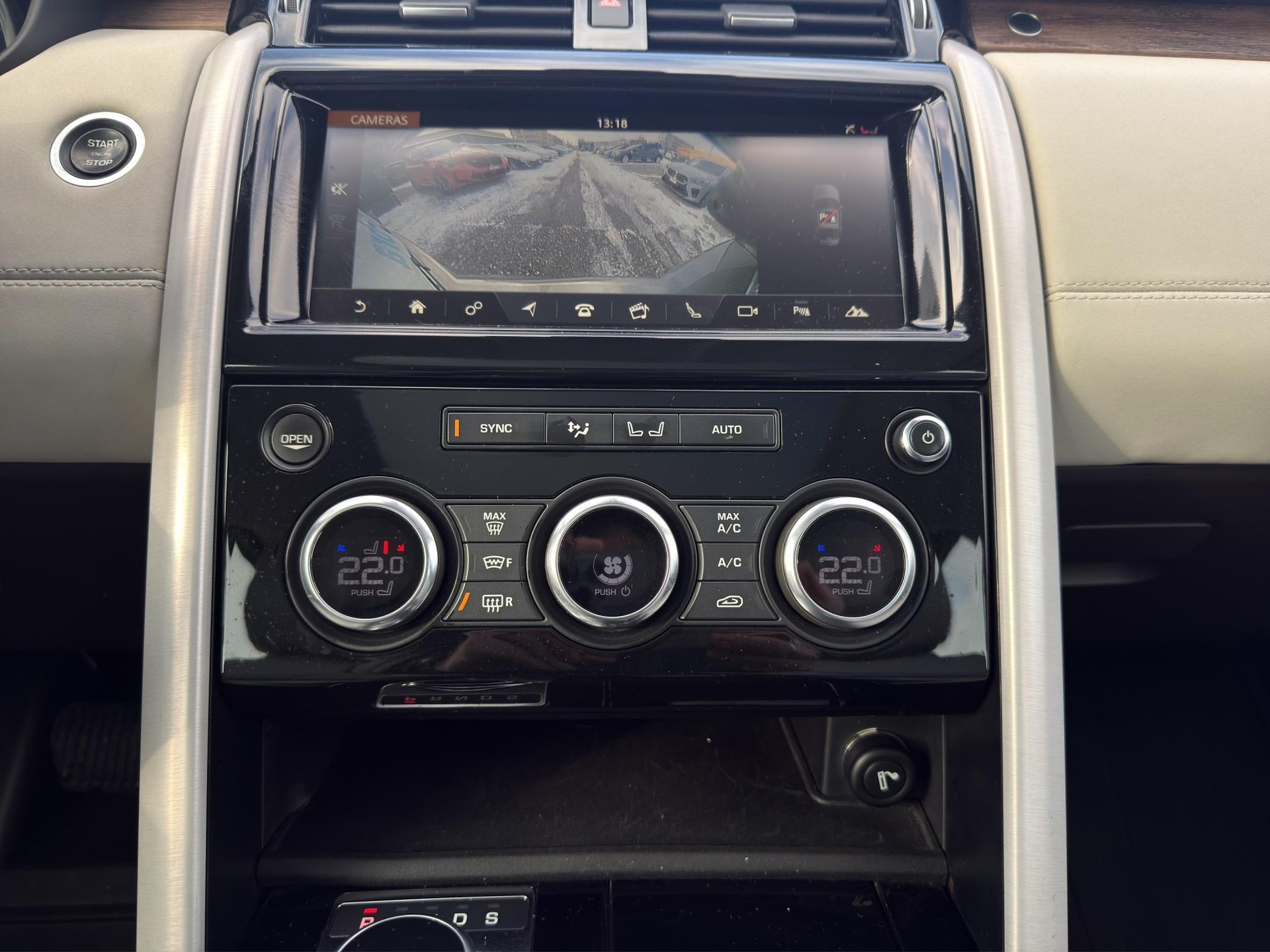 LAND ROVER Discovery 2.0 SD4 HSE-image-19