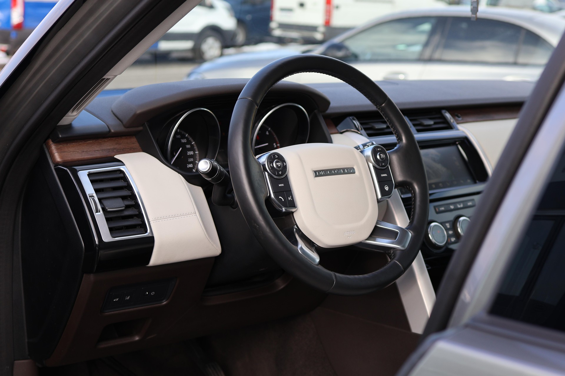 LAND ROVER Discovery 2.0 SD4 HSE-image-15