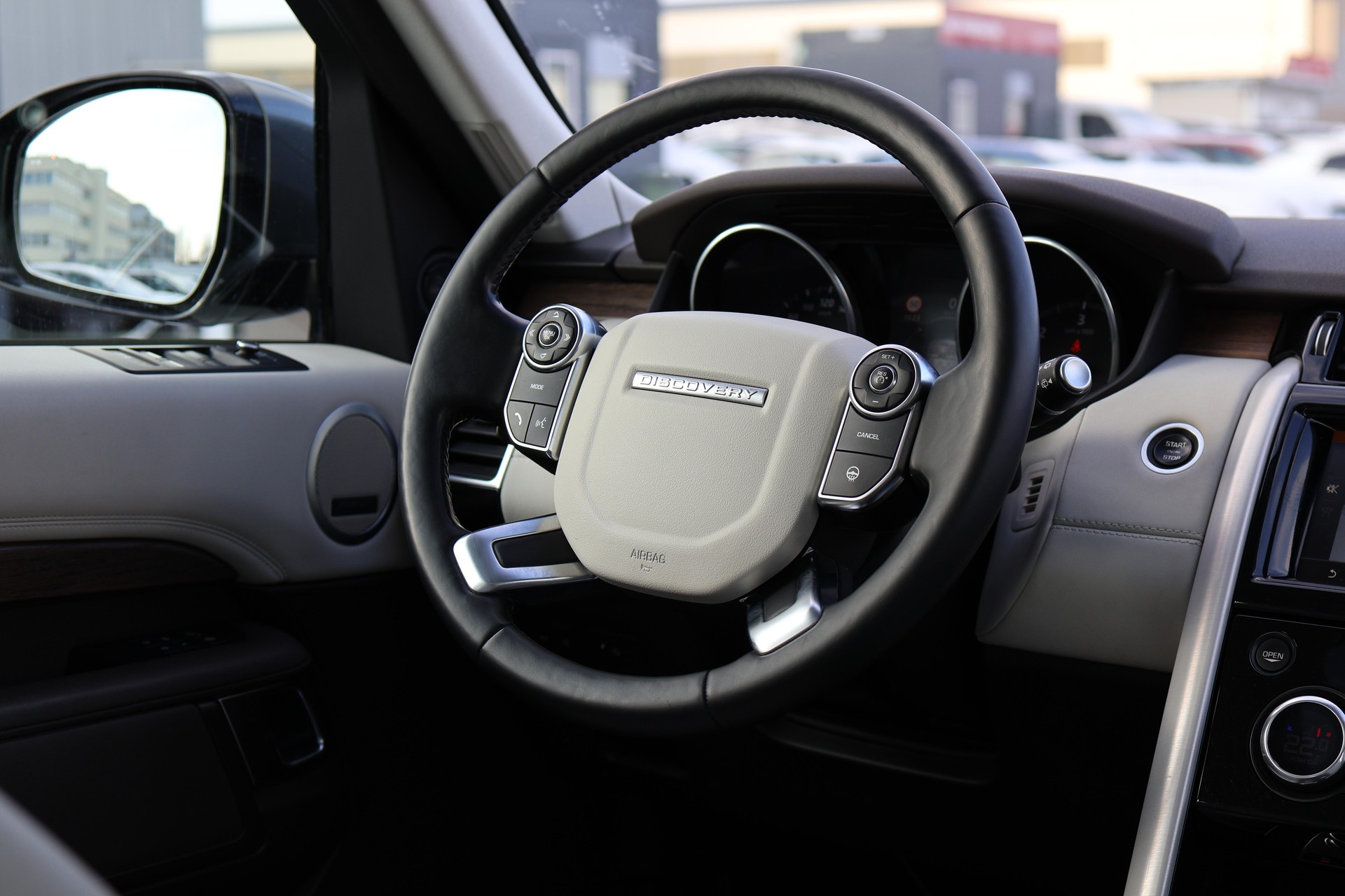 LAND ROVER Discovery 2.0 SD4 HSE-image-23