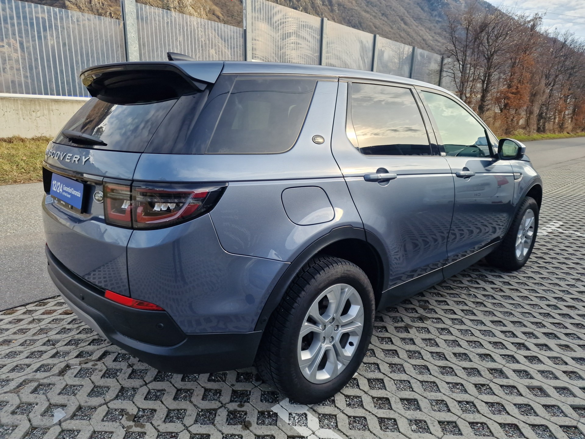 LAND ROVER Discovery Sport R Dyn P300e 1.5 PHEV HSE AT8-image-4