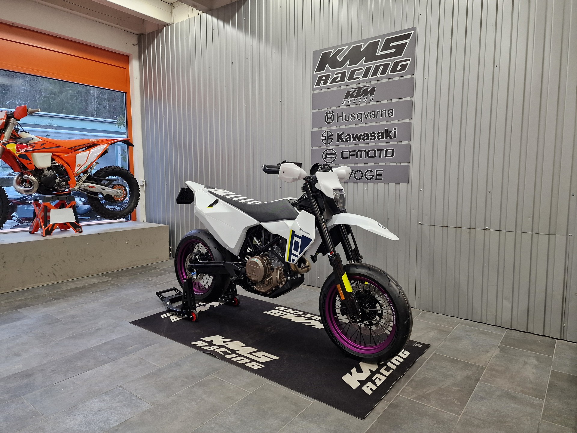 HUSQVARNA 701 Supermoto (35kW)-image-4