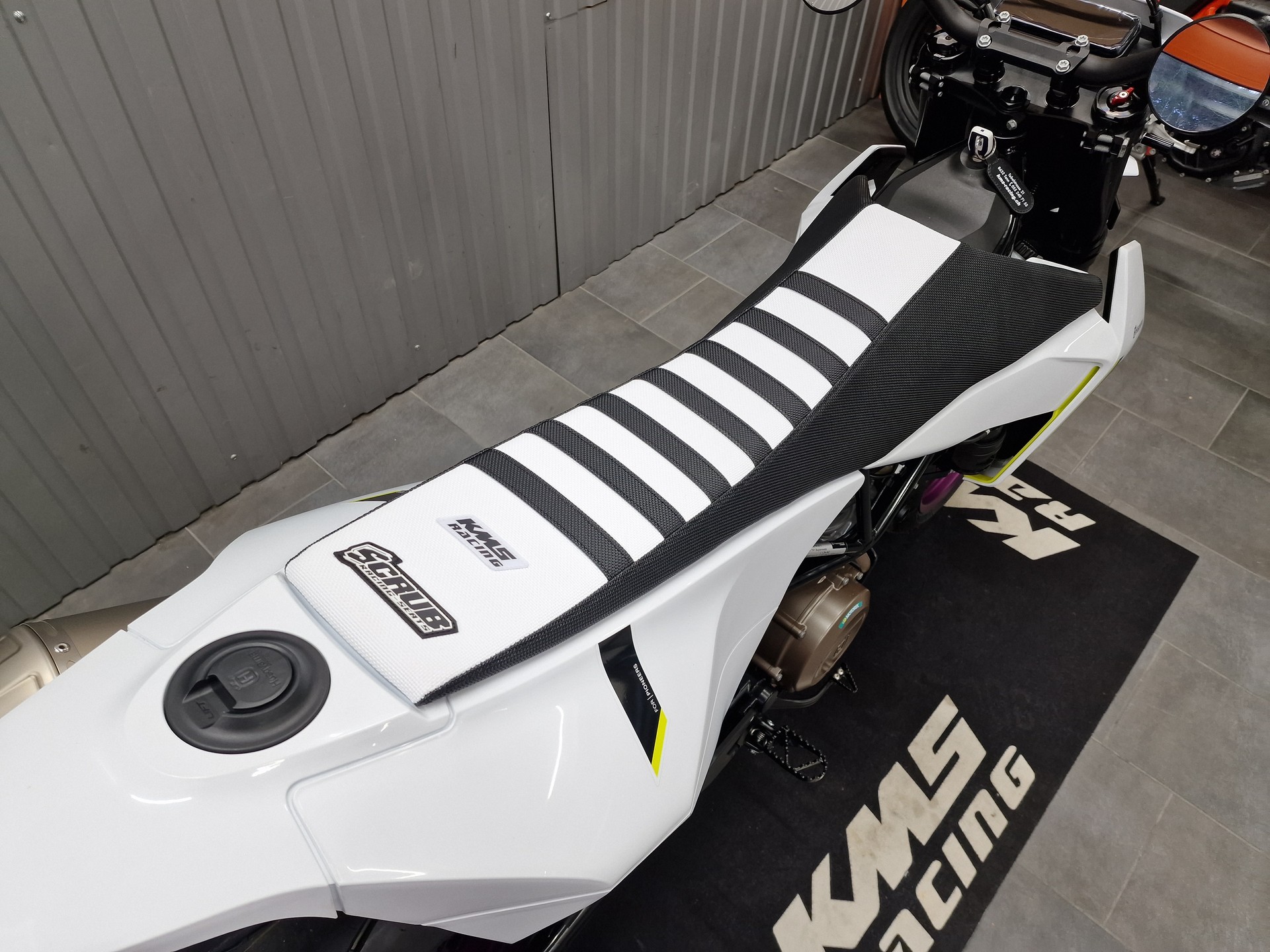 HUSQVARNA 701 Supermoto (35kW)-image-8