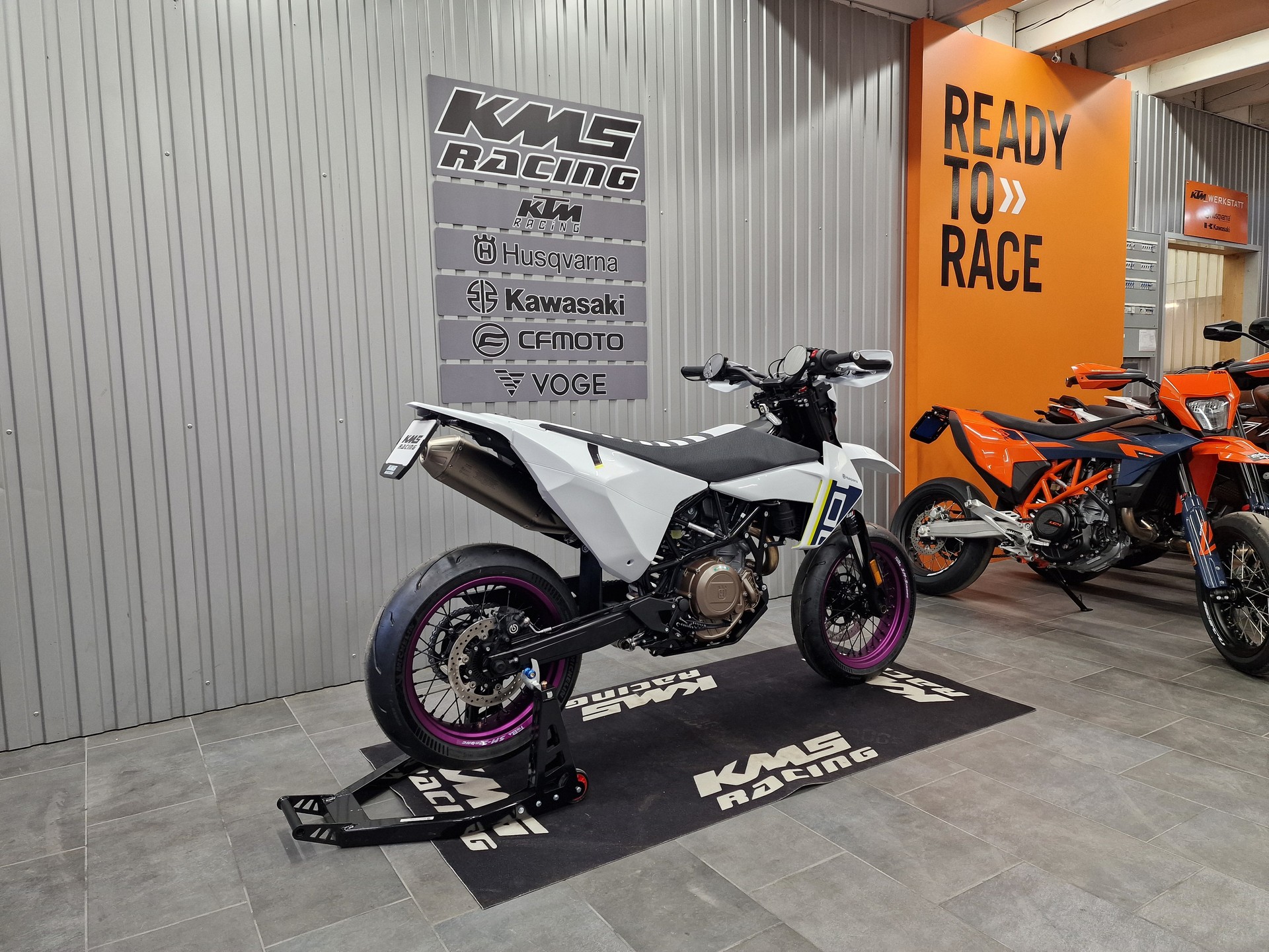 HUSQVARNA 701 Supermoto (35kW)-image-5