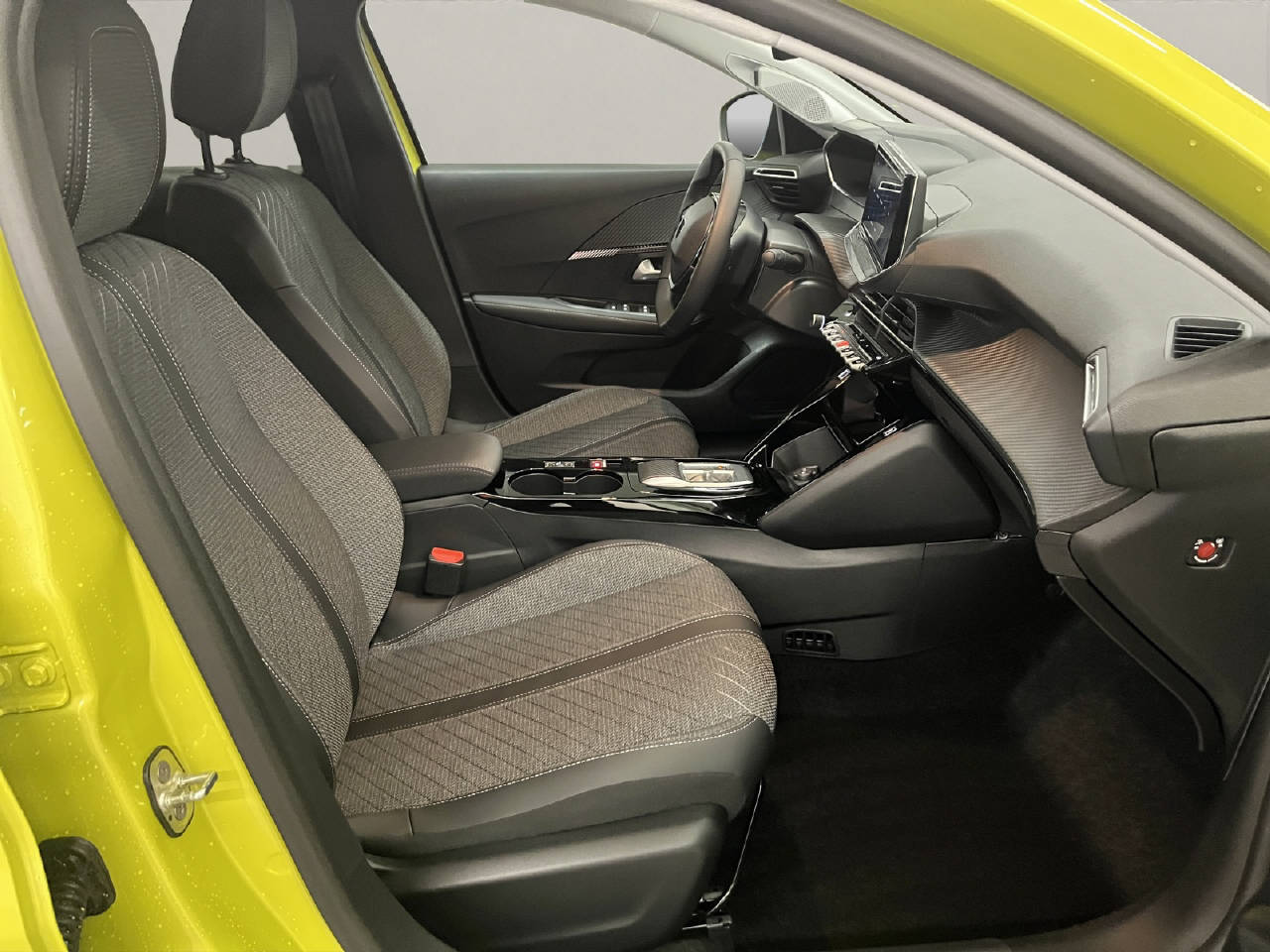 PEUGEOT 208 1.2 Hybrid Allure Premium-image-11