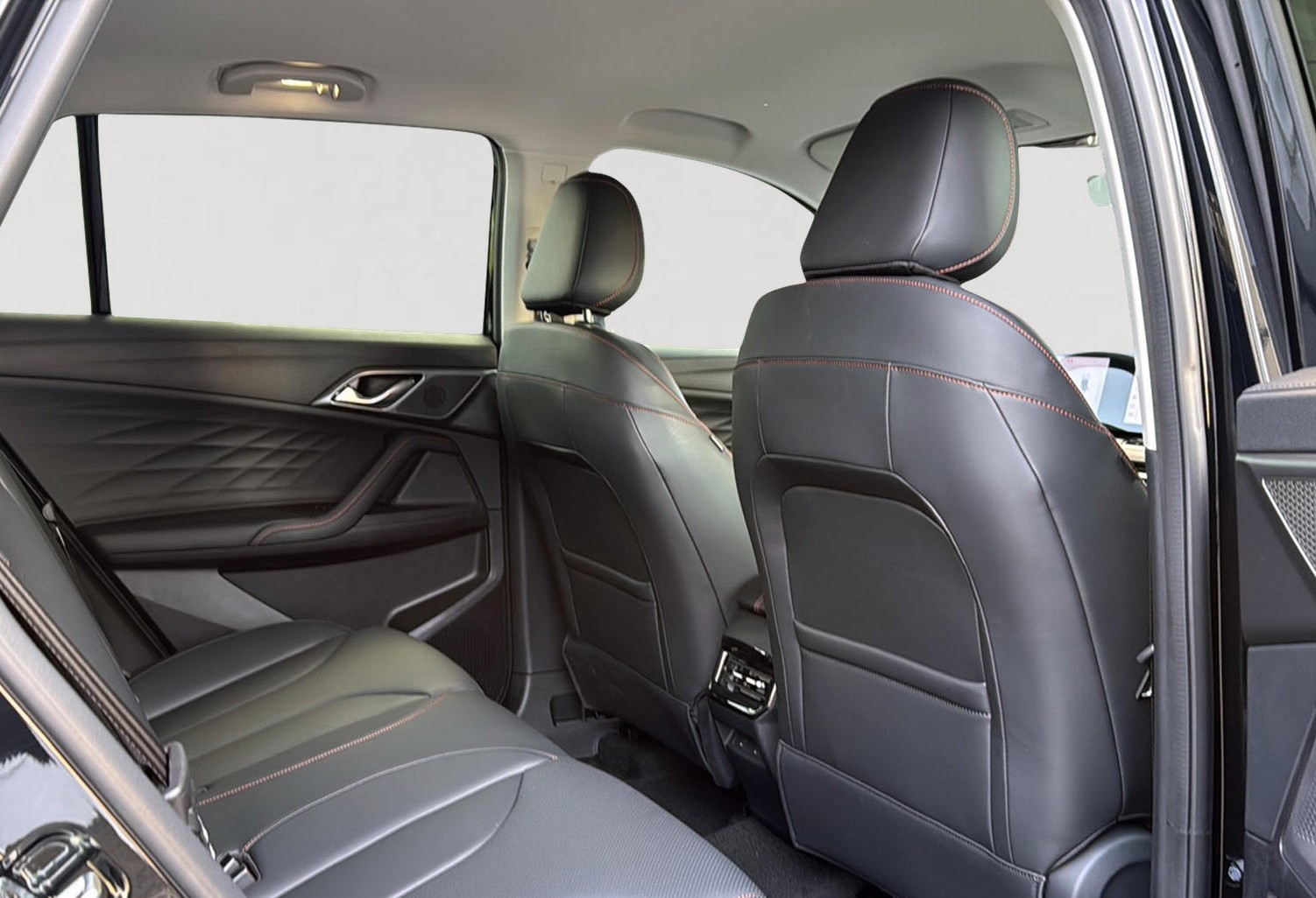 MG HS 1.5 T PHEV Luxury-image-11