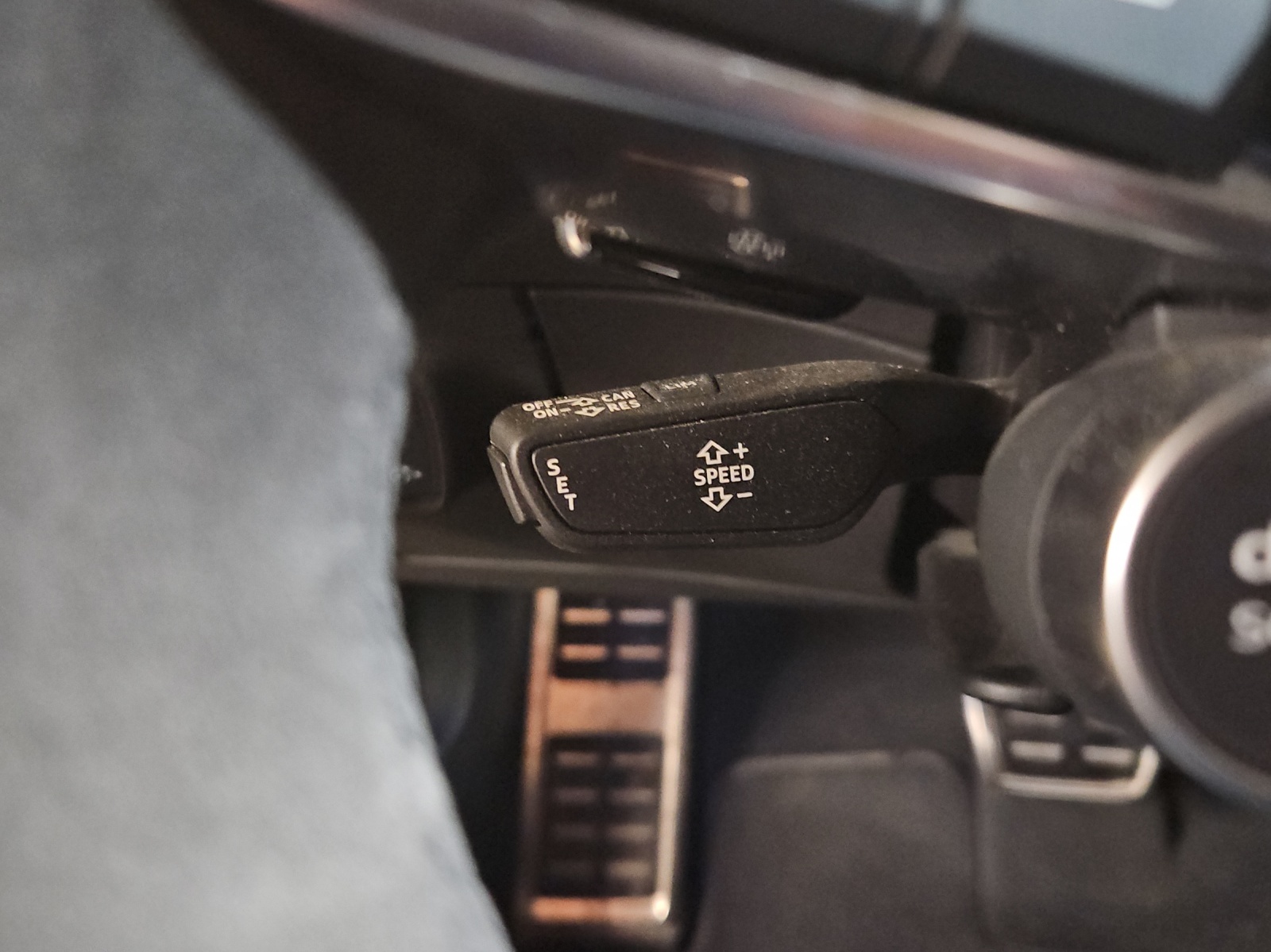 AUDI TT Roadster TTRS S-tronic-image-17