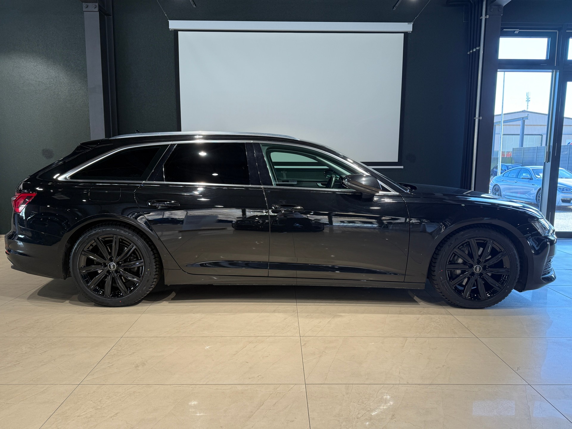 AUDI A6 Avant 45 TDI quattro tiptronic-image-2