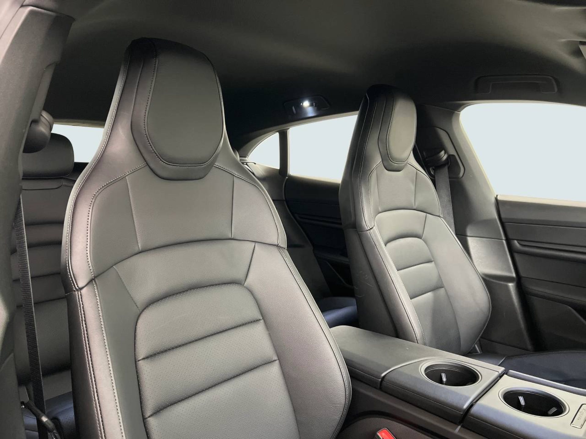 PORSCHE Taycan 4 Cross Turismo-image-20