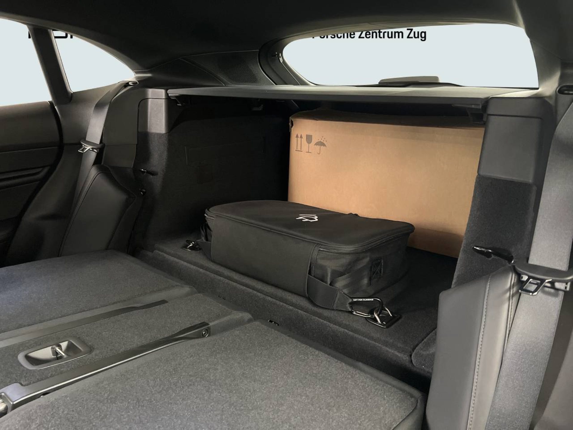 PORSCHE Taycan 4 Cross Turismo-image-24