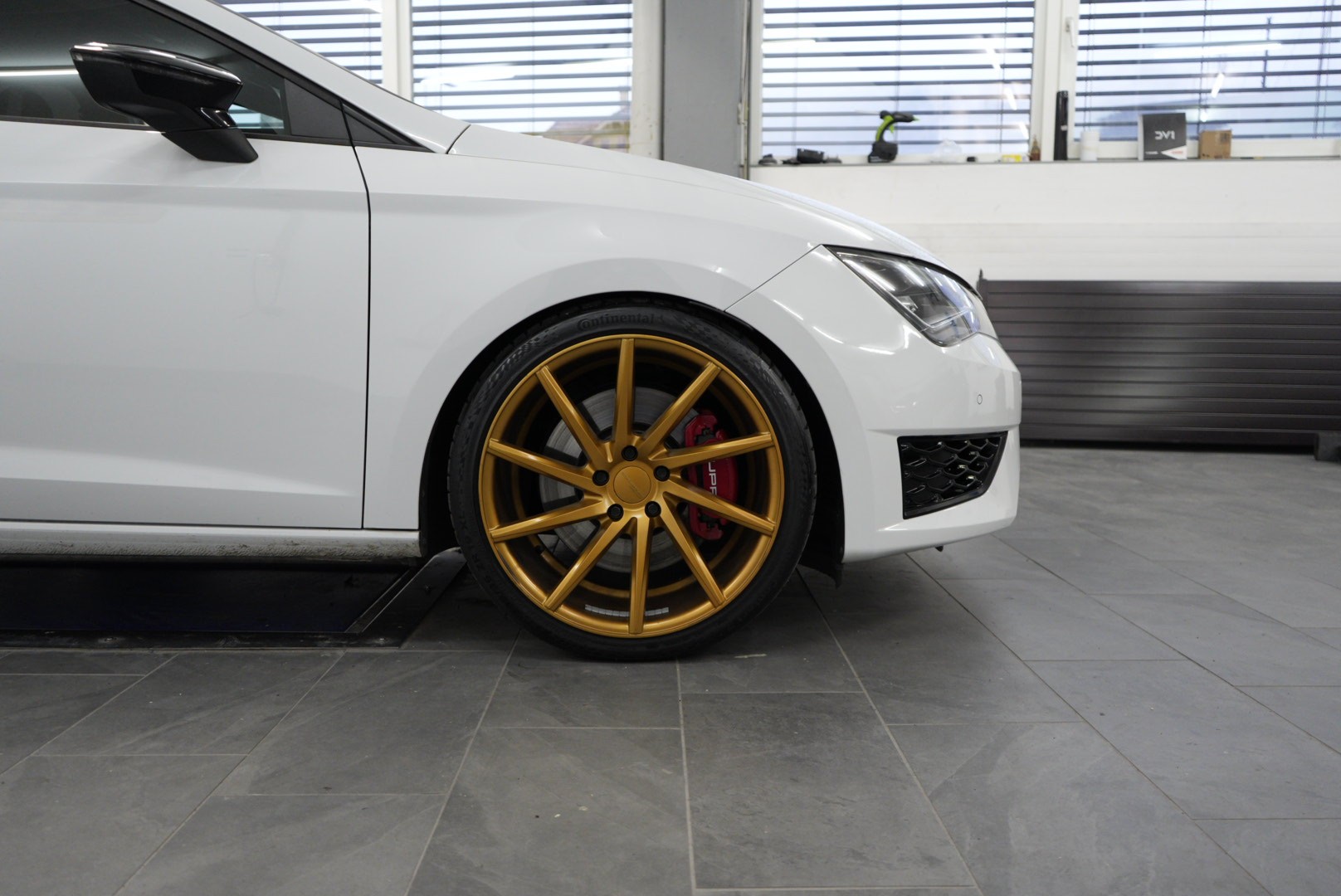 SEAT Leon 2.0 TSI Cupra 290 DSG-image-13