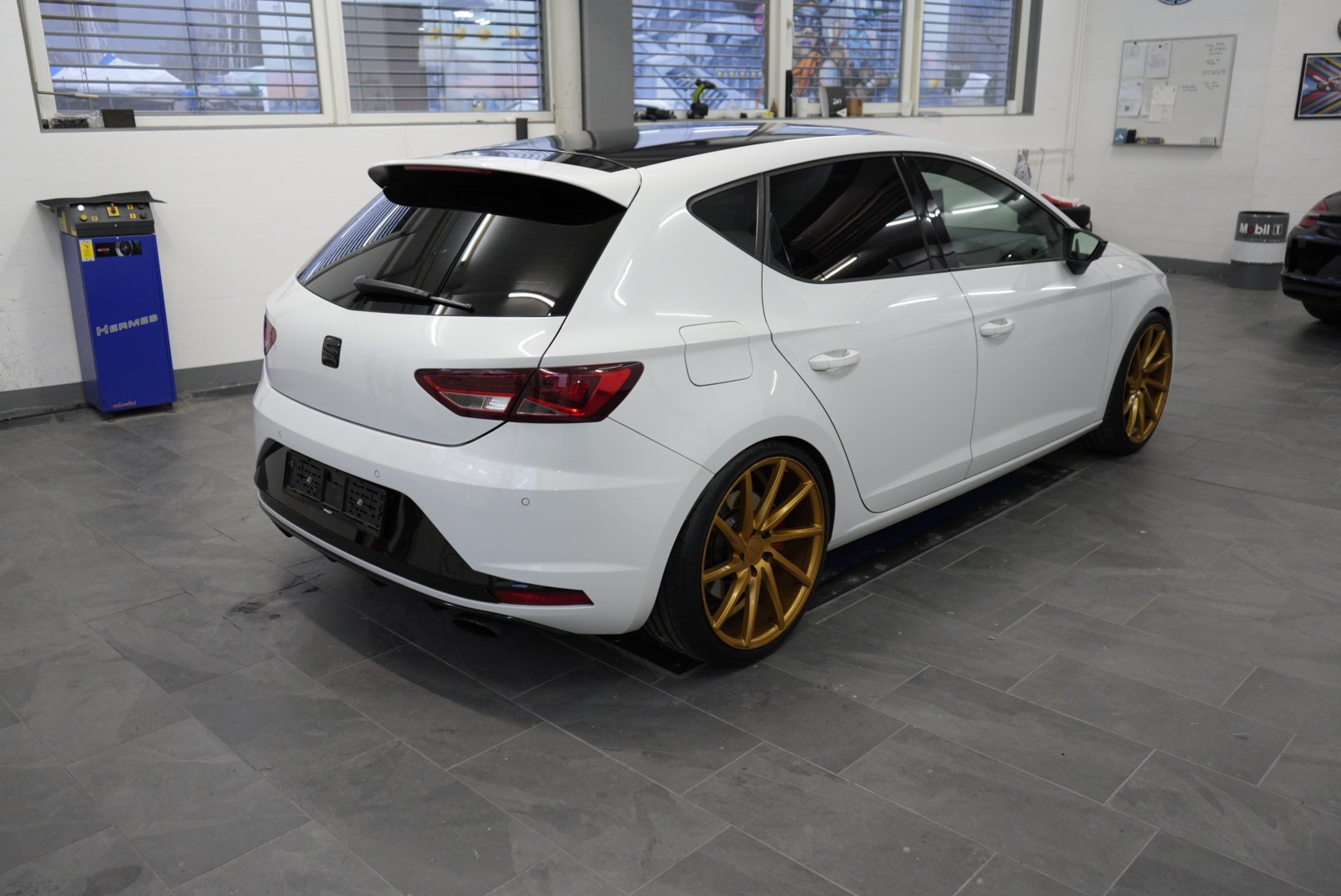SEAT Leon 2.0 TSI Cupra 290 DSG-image-2