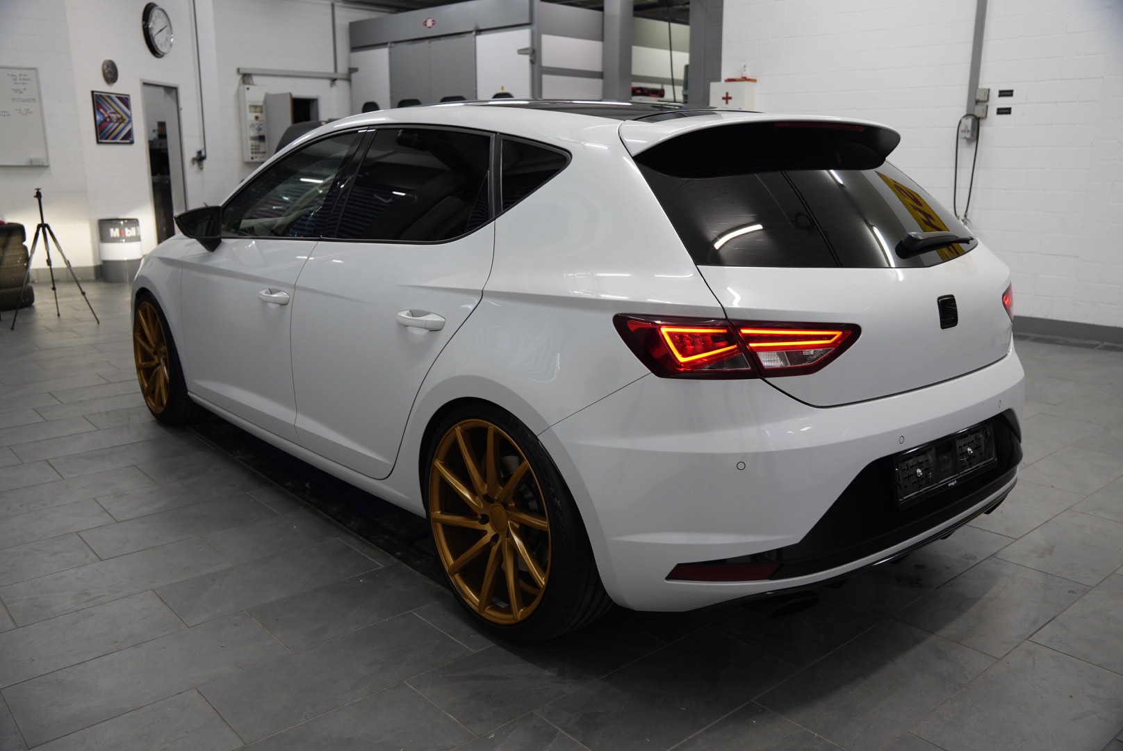 SEAT Leon 2.0 TSI Cupra 290 DSG-image-3