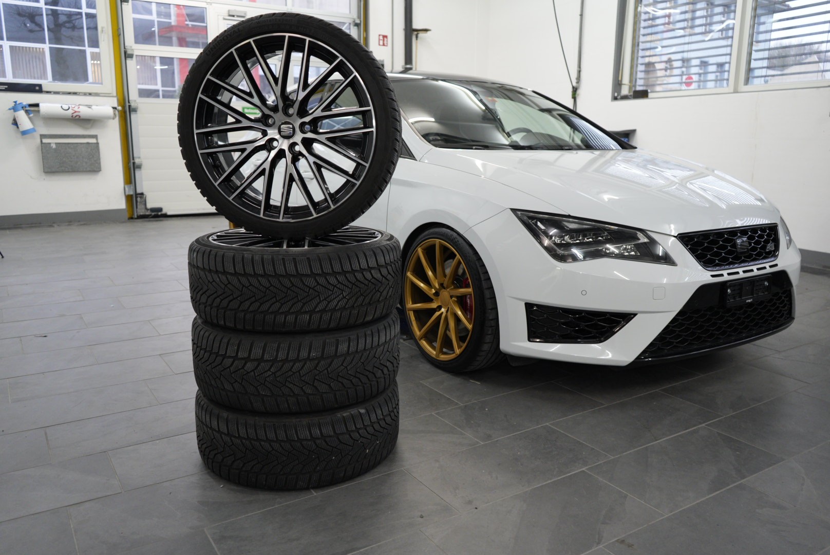 SEAT Leon 2.0 TSI Cupra 290 DSG-image-16