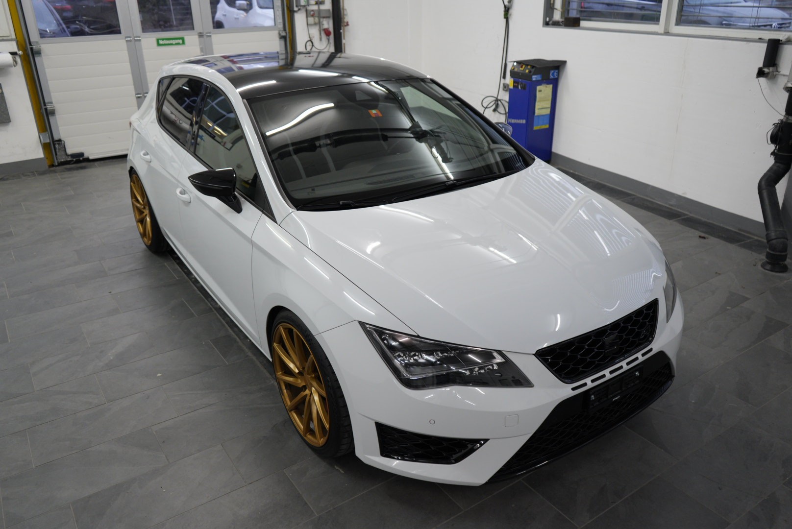 SEAT Leon 2.0 TSI Cupra 290 DSG-image-12