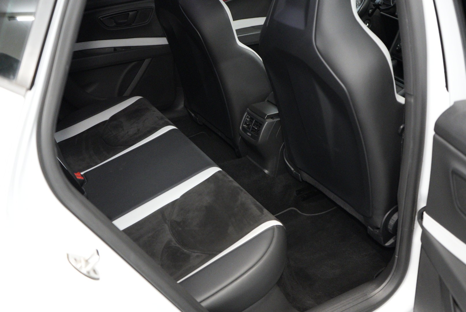 SEAT Leon 2.0 TSI Cupra 290 DSG-image-8