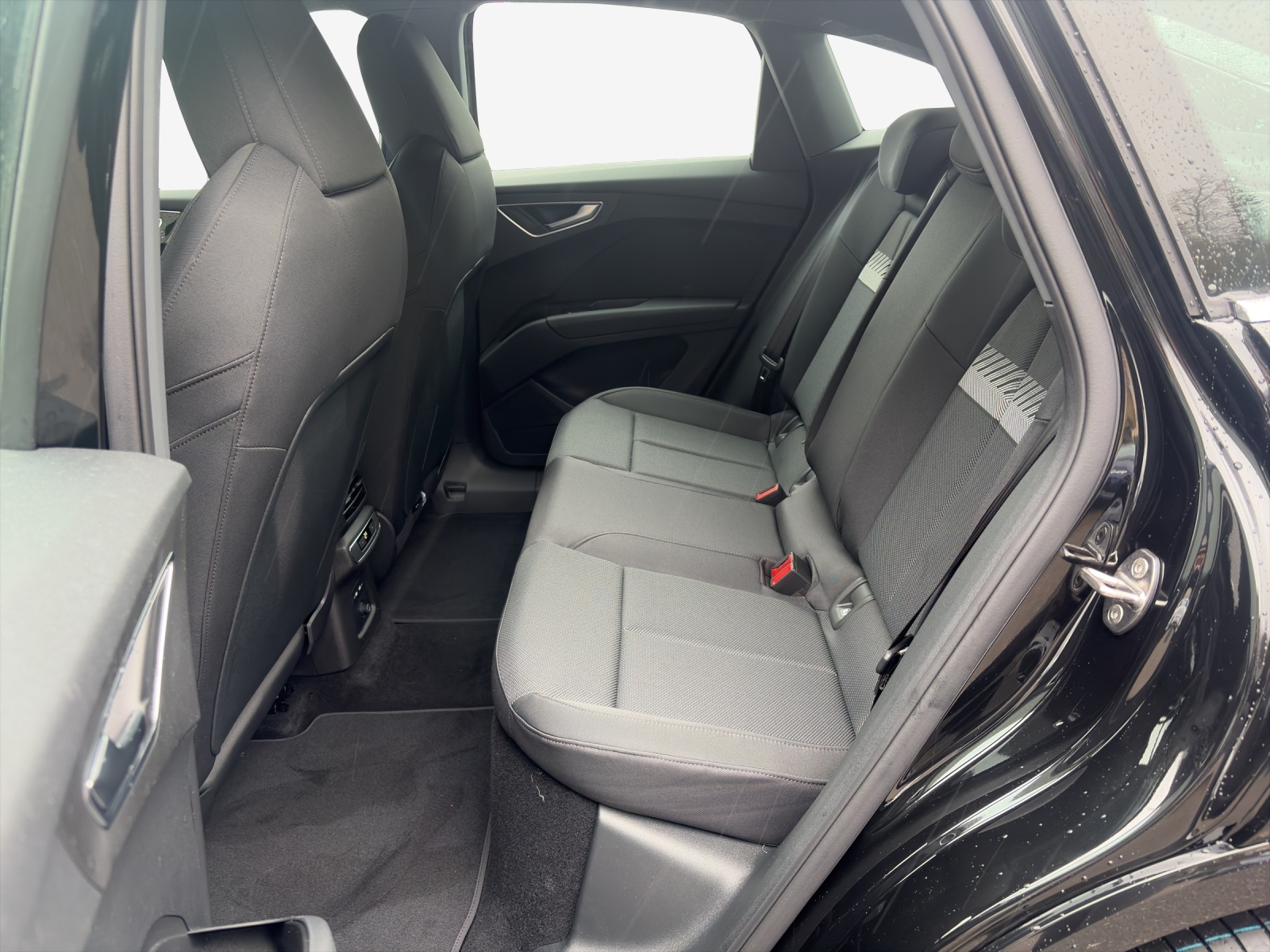 AUDI Q4 Sportback e-tron 45 Attraction quattro-image-11