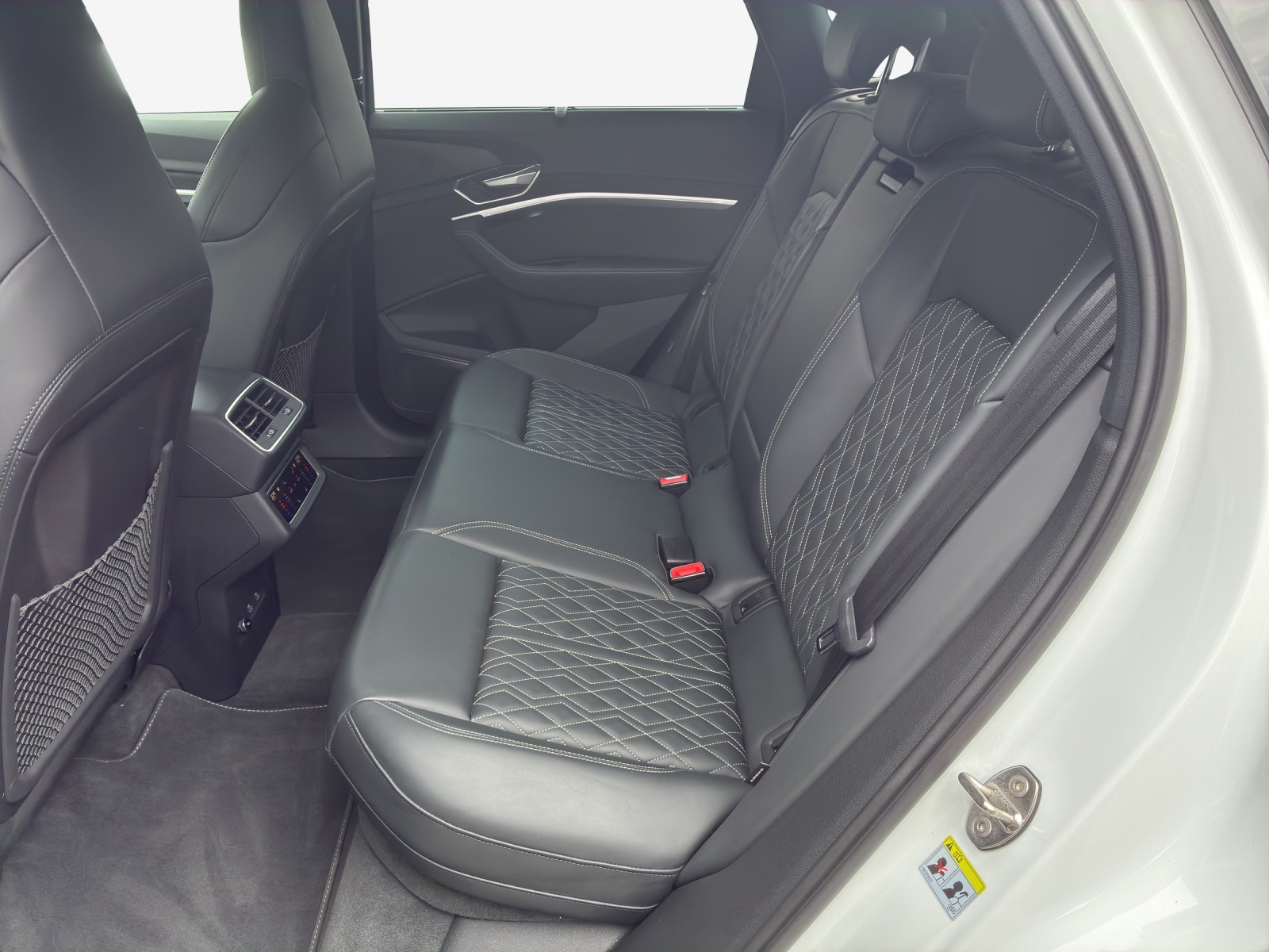 AUDI SQ8 Sportback e-tron quattro-image-12