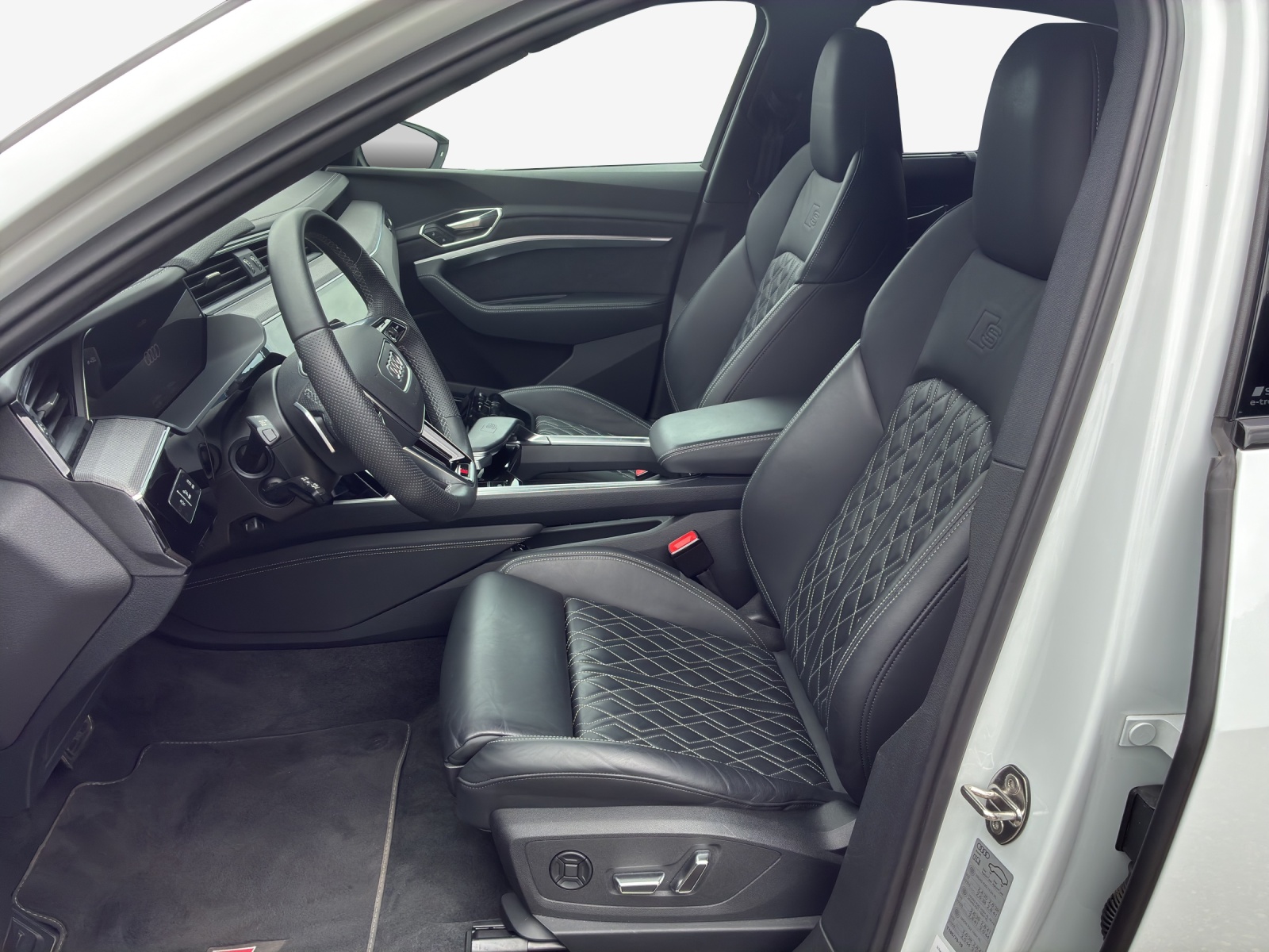 AUDI SQ8 Sportback e-tron quattro-image-8