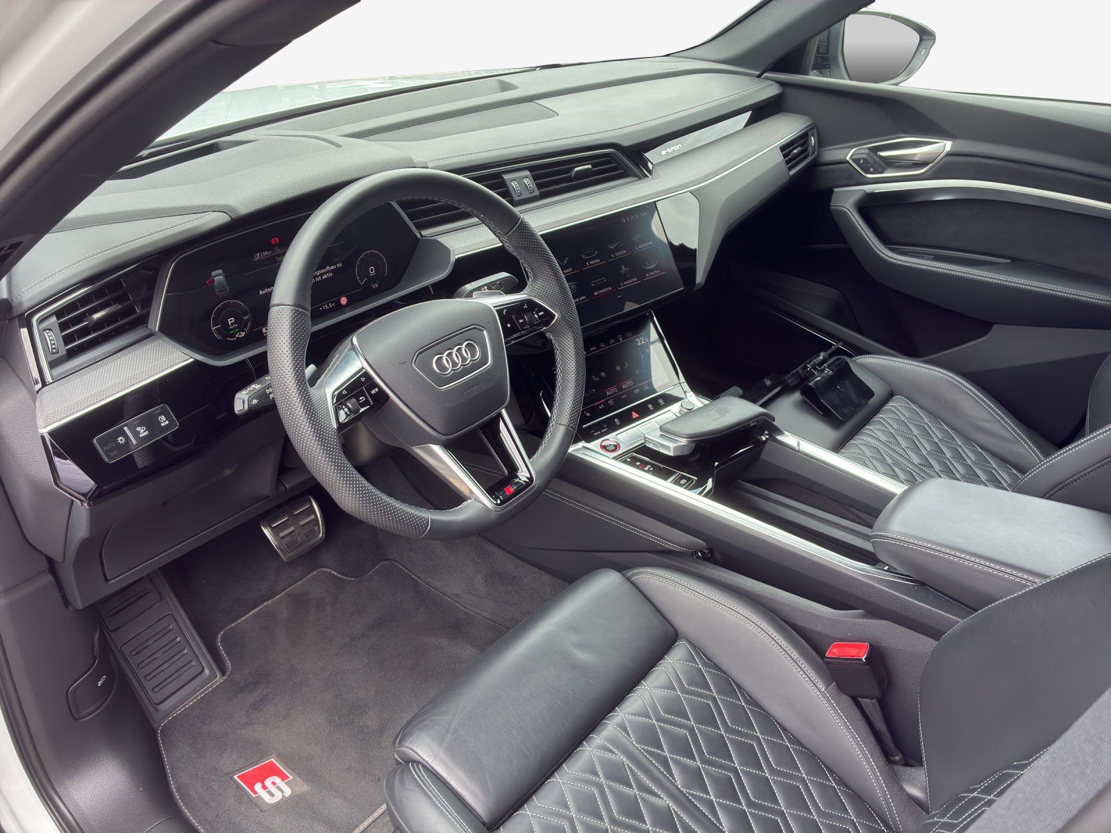 AUDI SQ8 Sportback e-tron quattro-image-9