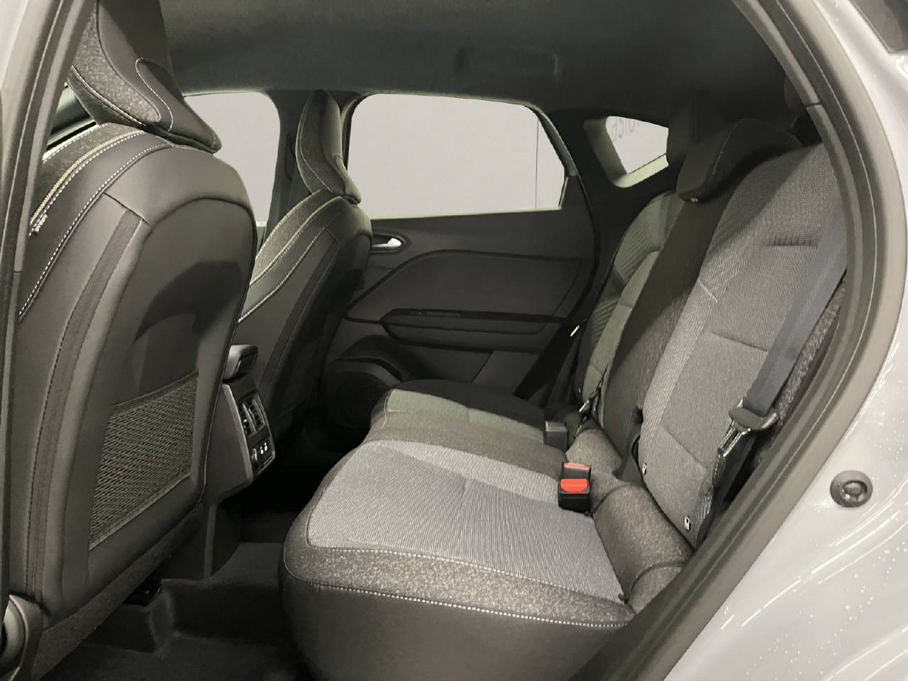 RENAULT Captur 1.8 E-Tech techno-image-10