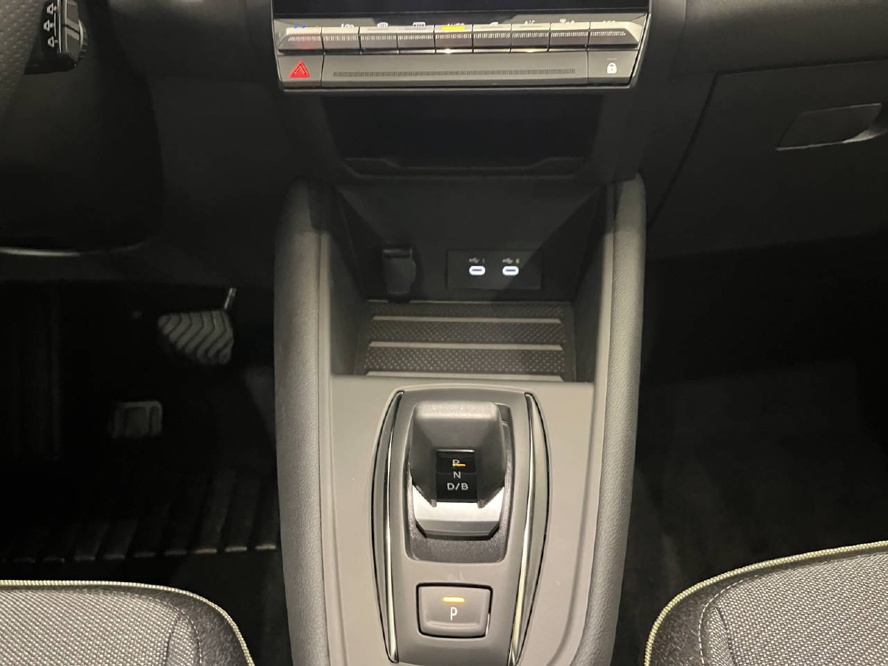 RENAULT Captur 1.8 E-Tech techno-image-8