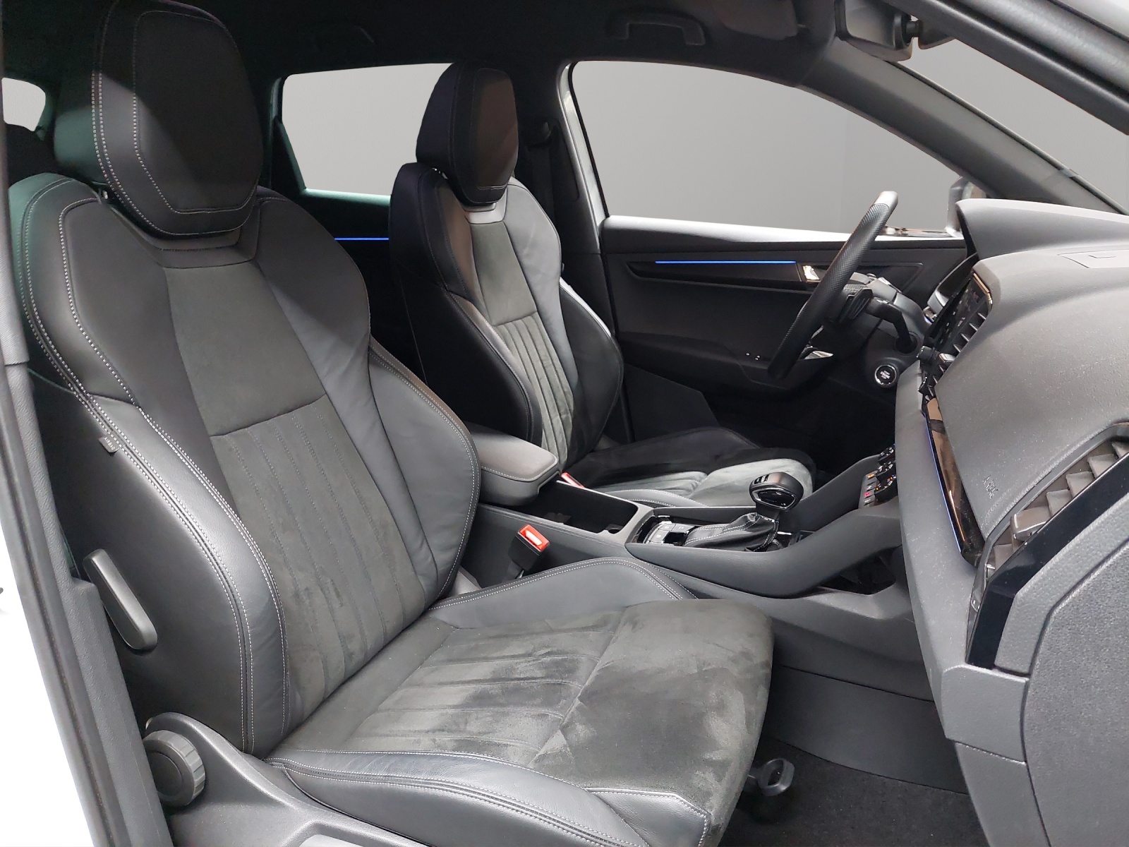 SKODA Karoq 2.0 TSI SportLine 4x4 DSG-image-8
