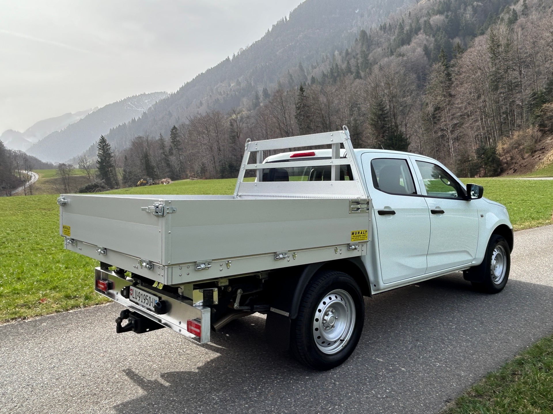 ISUZU N60 4x4 Aut.-image-3