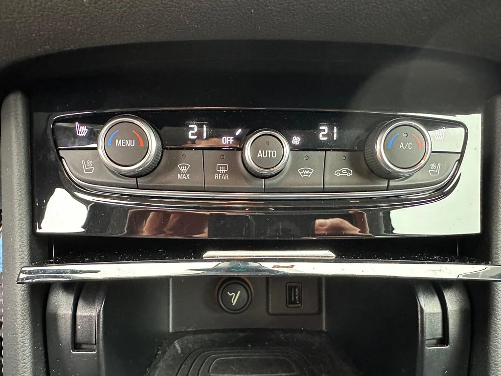OPEL Grandland X 1.6 Hybrid4 Ultimate Automatik-image-11