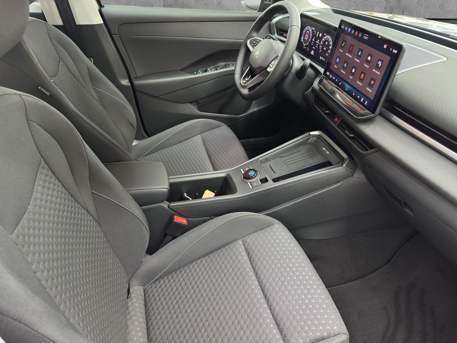 VW T-Roc 1.5 eTSI mHEV Life DSG-image-7