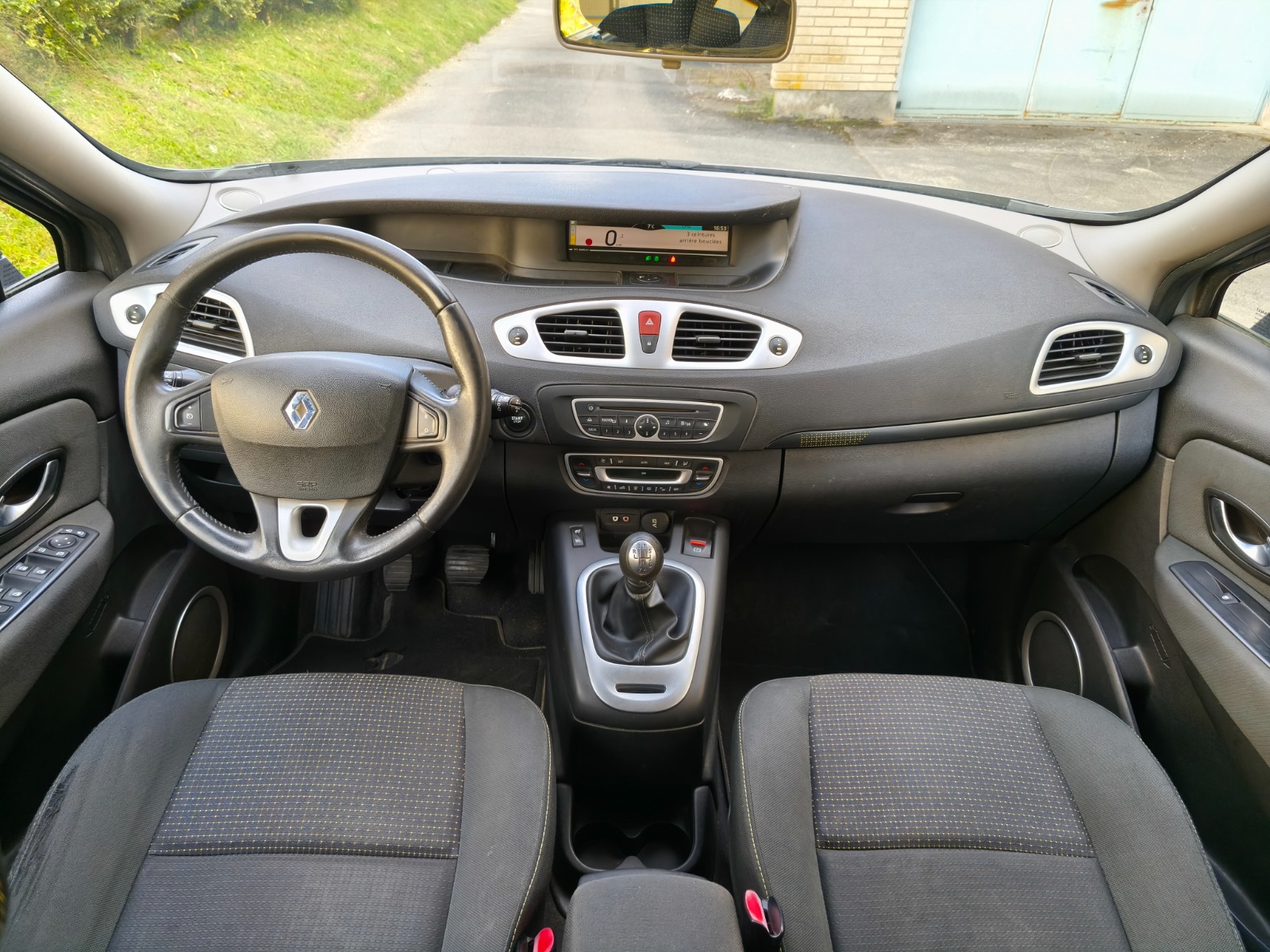 RENAULT Grand Scénic 1.4 16V Turbo Dynamique-image-5