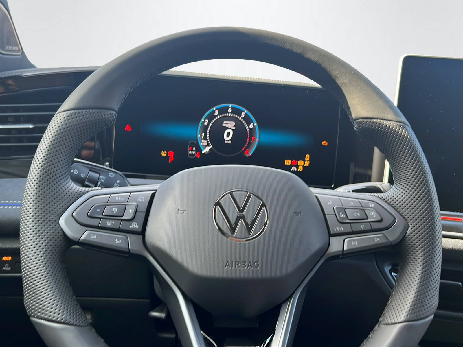 VW Tiguan 2.0 TSI R-Line DSG 4motion-image-11