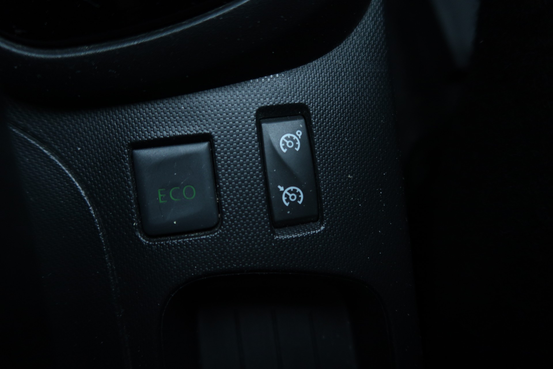 RENAULT Captur 1.2 T 16V Privilège EDC-image-16
