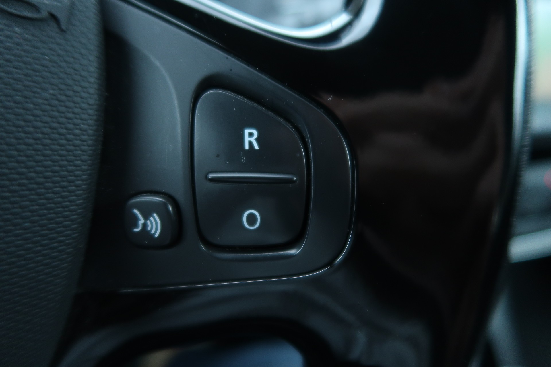 RENAULT Captur 1.2 T 16V Privilège EDC-image-12