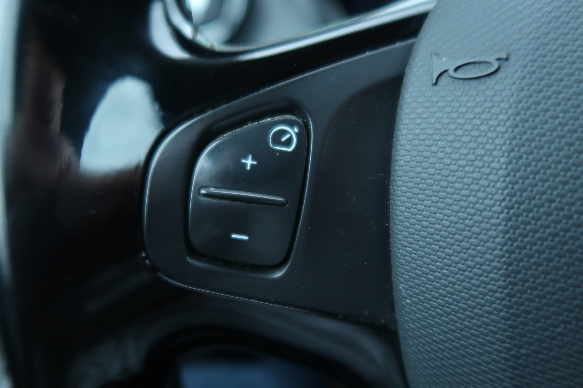 RENAULT Captur 1.2 T 16V Privilège EDC-image-11