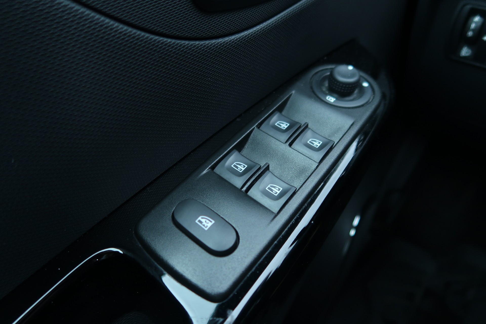 RENAULT Captur 1.2 T 16V Privilège EDC-image-14