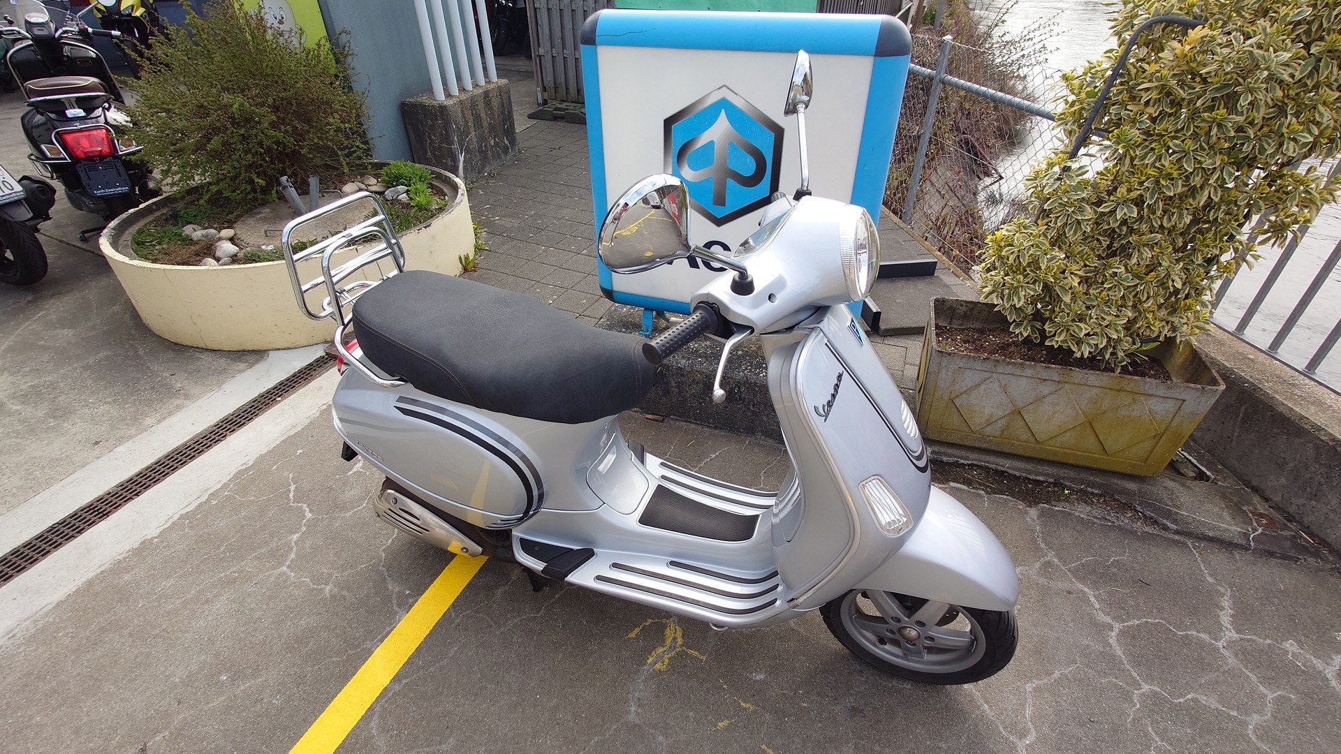 PIAGGIO Vespa 125 LX4-image-3